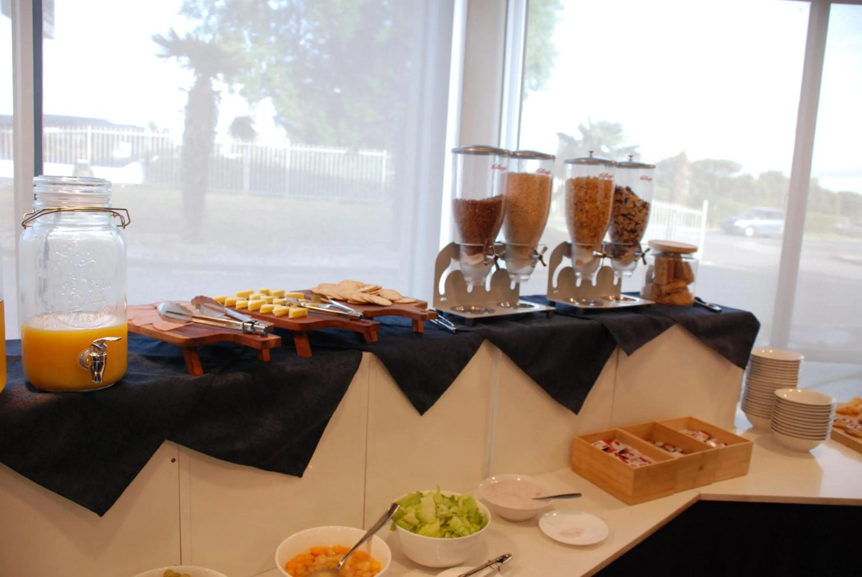 Restaurant/places to eat in Auckland Airport Kiwi Hotel