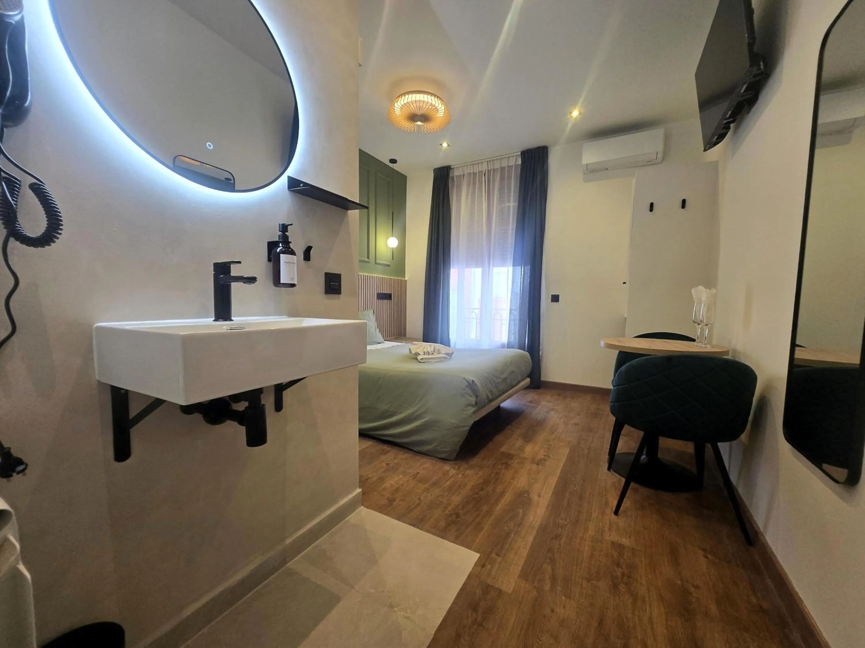 Bed in Hostal Main Street Madrid