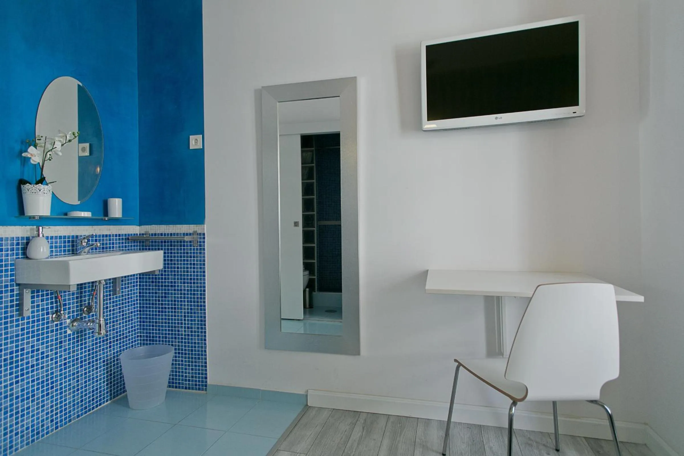 Toilet in Hostal Main Street Madrid