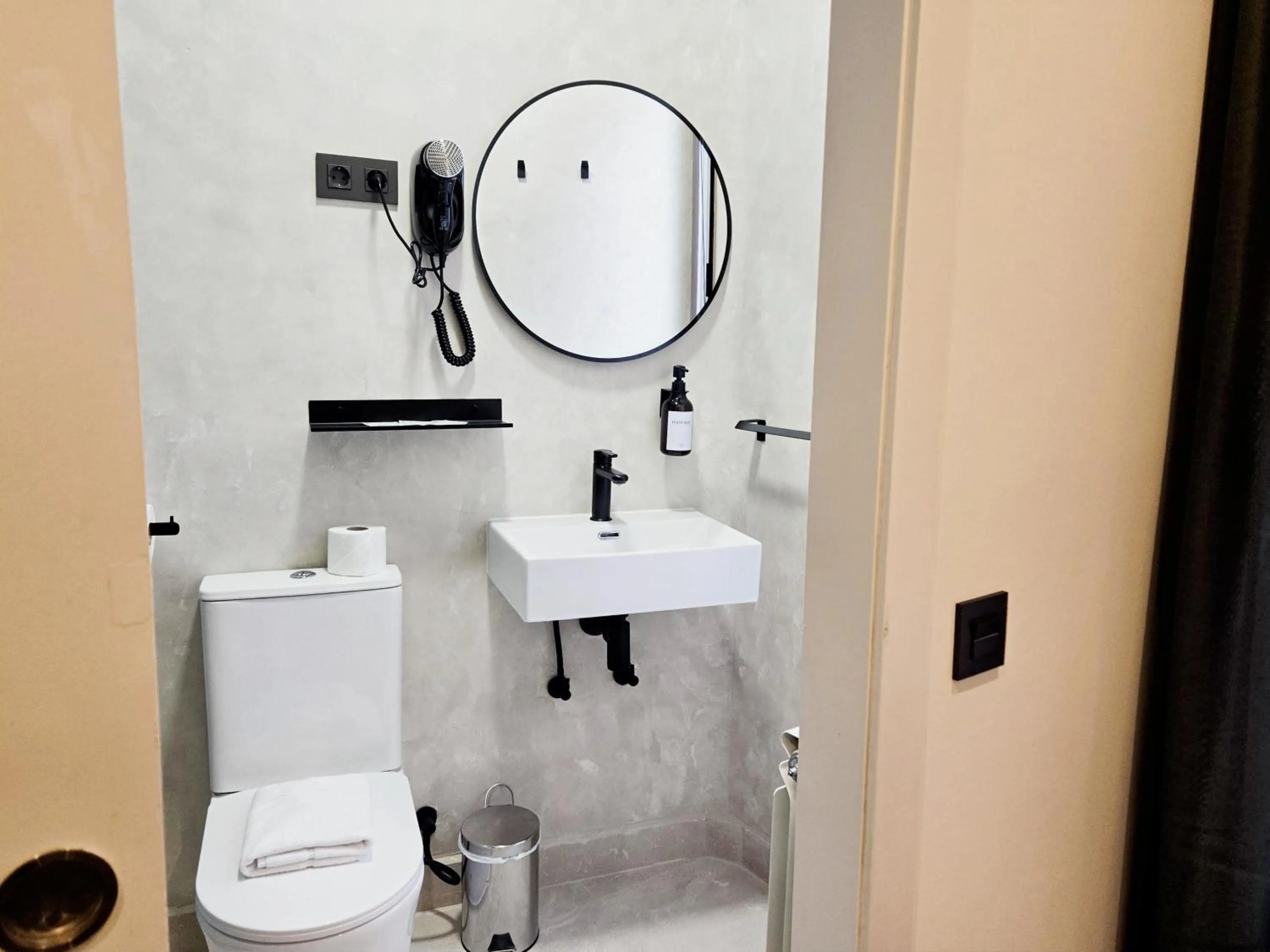 Bathroom in Hostal Main Street Madrid