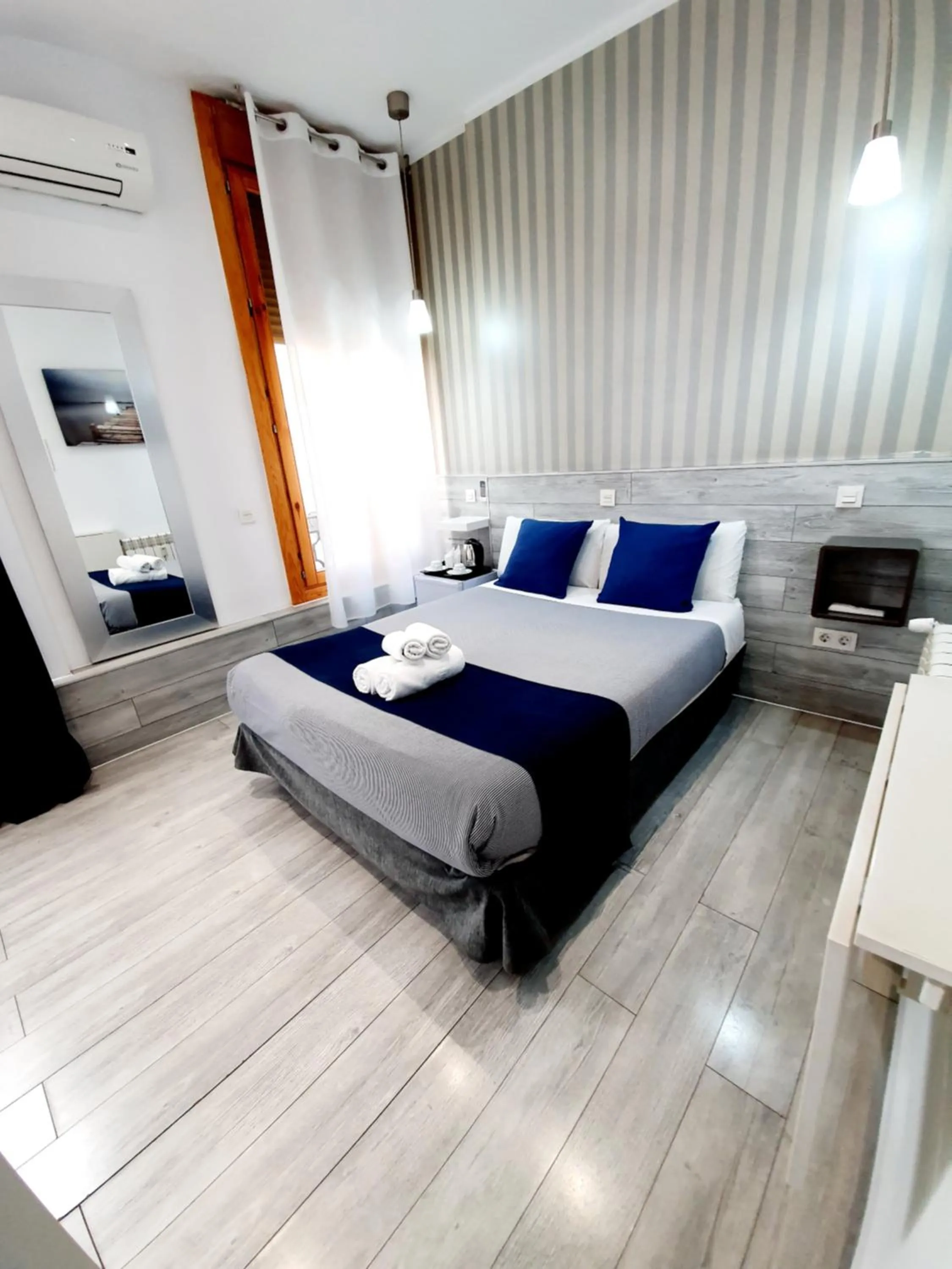 Bed in Hostal Main Street Madrid