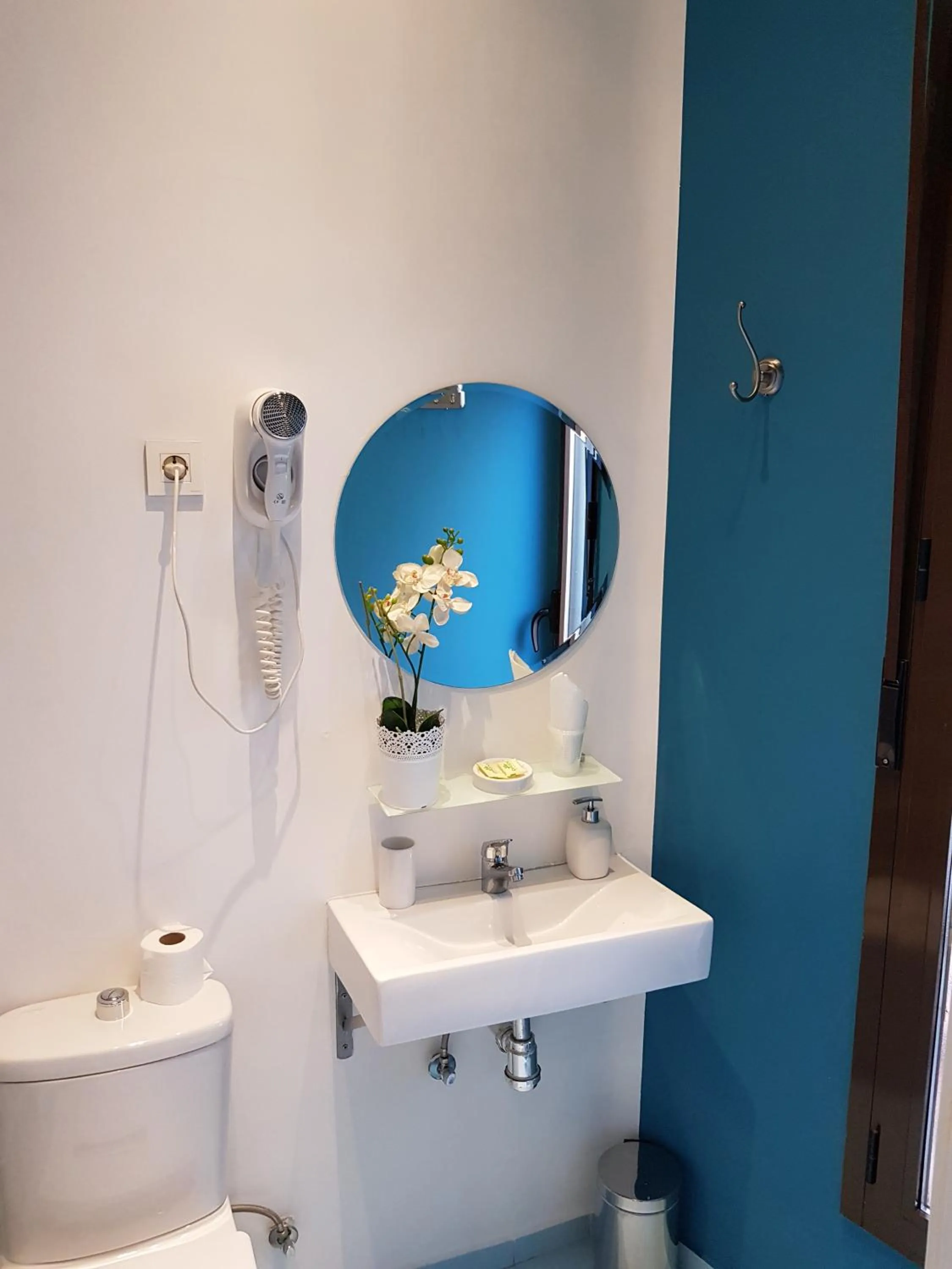 Bathroom in Hostal Main Street Madrid