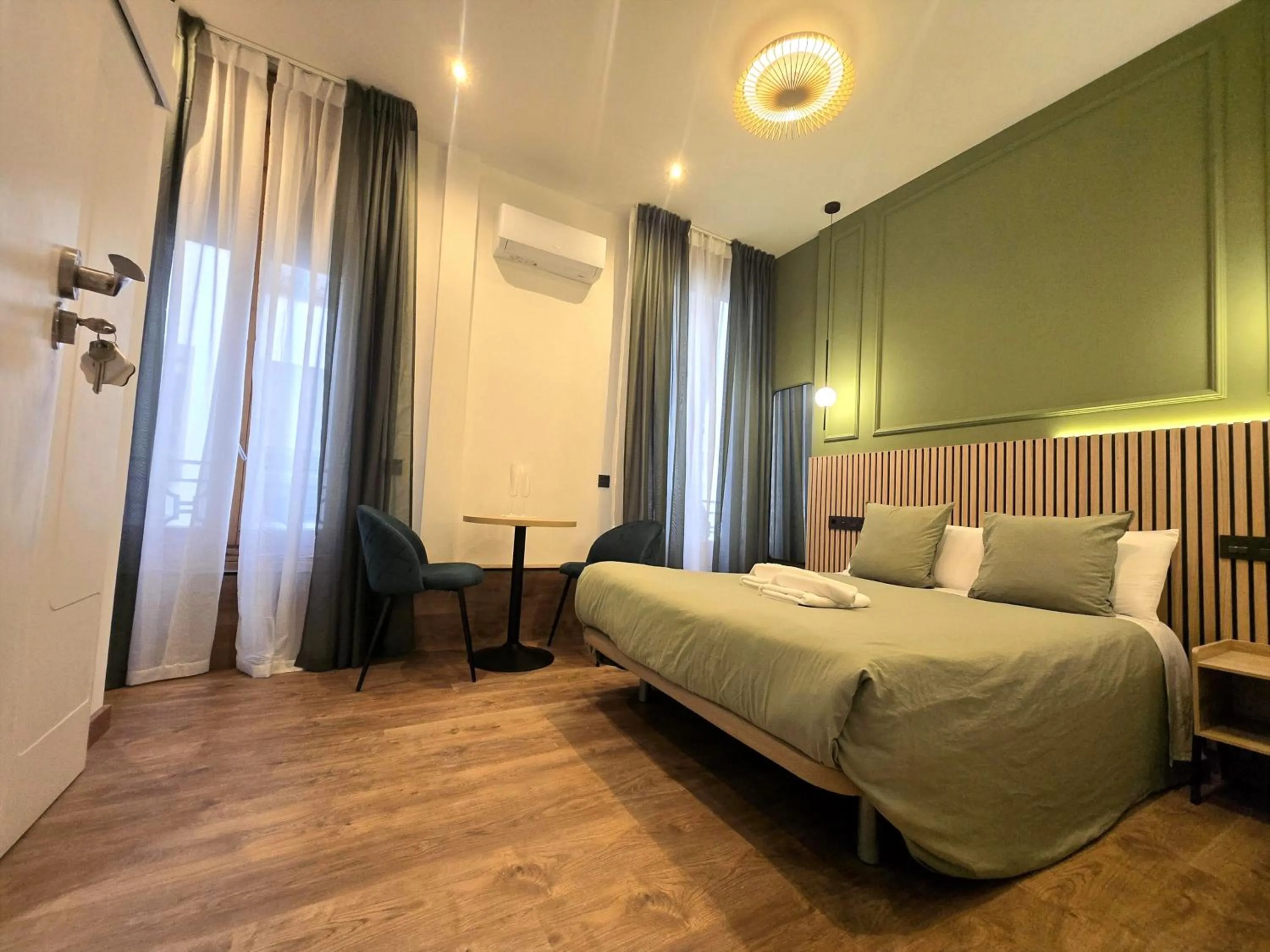 Photo of the whole room, Bed in Hostal Main Street Madrid