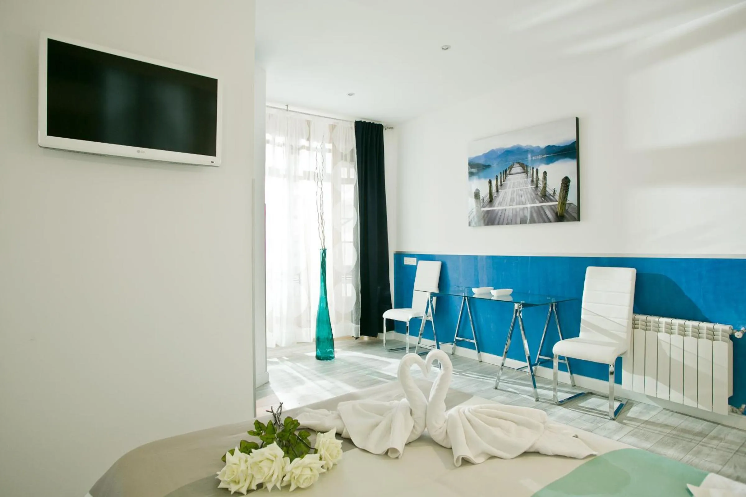 TV and multimedia in Hostal Main Street Madrid