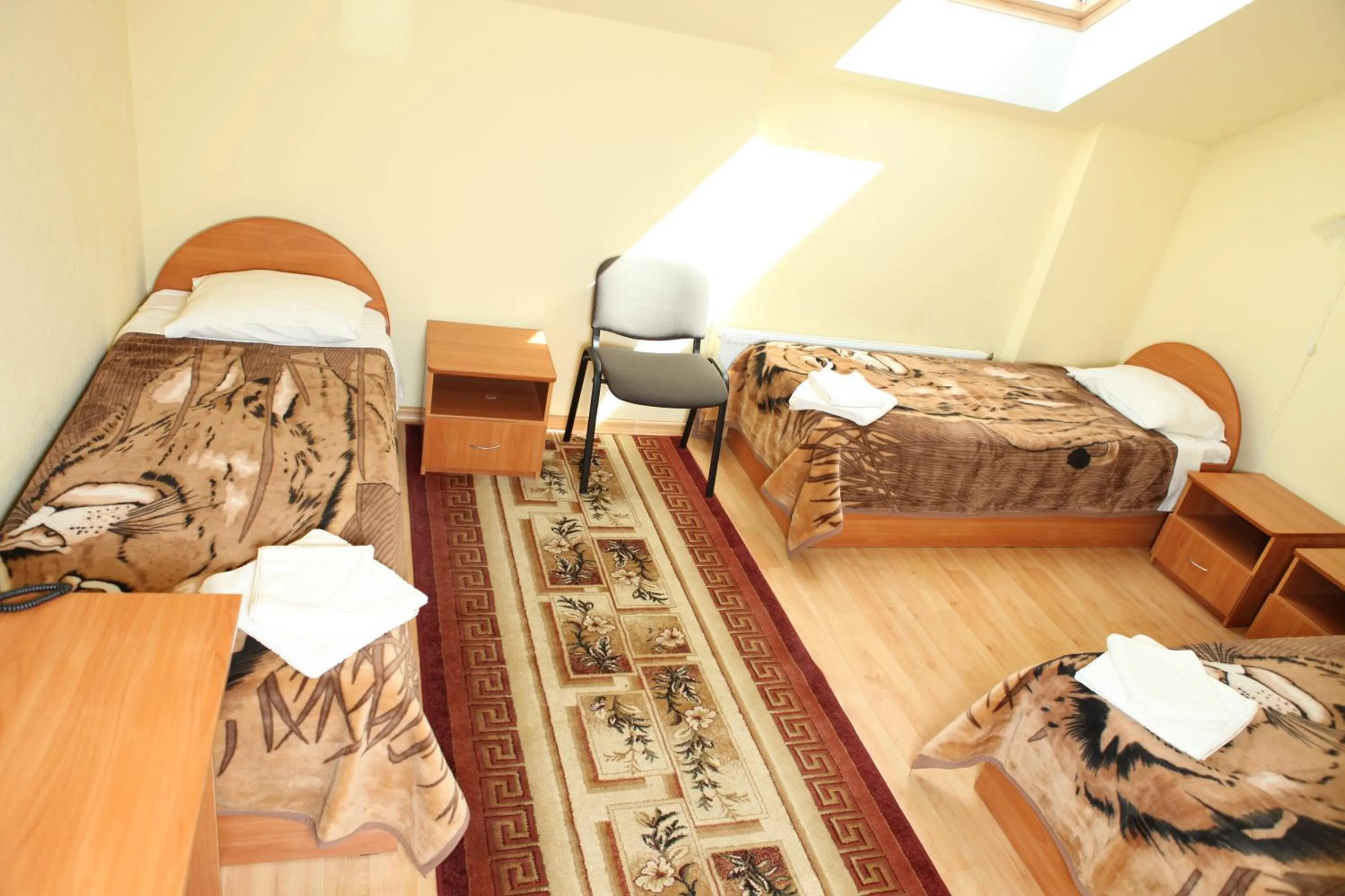 Photo of the whole room, Bed in Lucia with Self Check-in