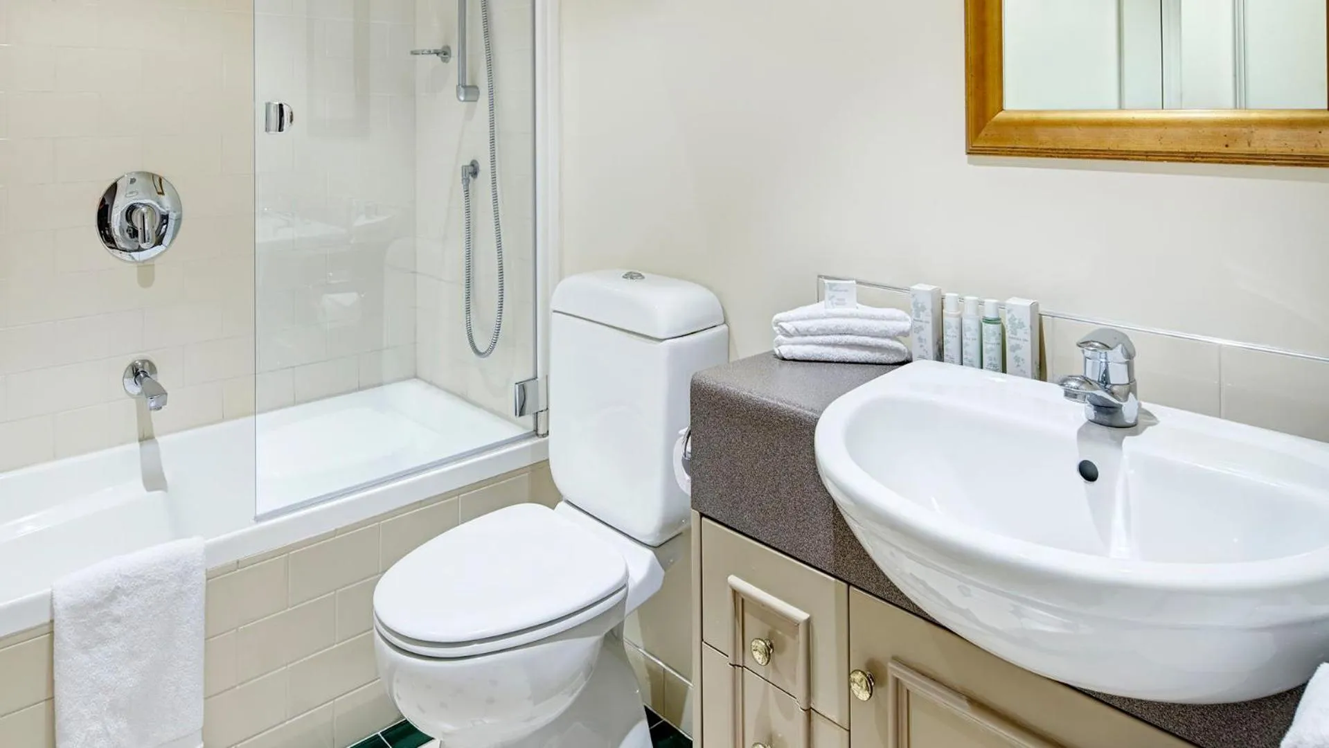 Bathroom in Adina Heritage Christchurch