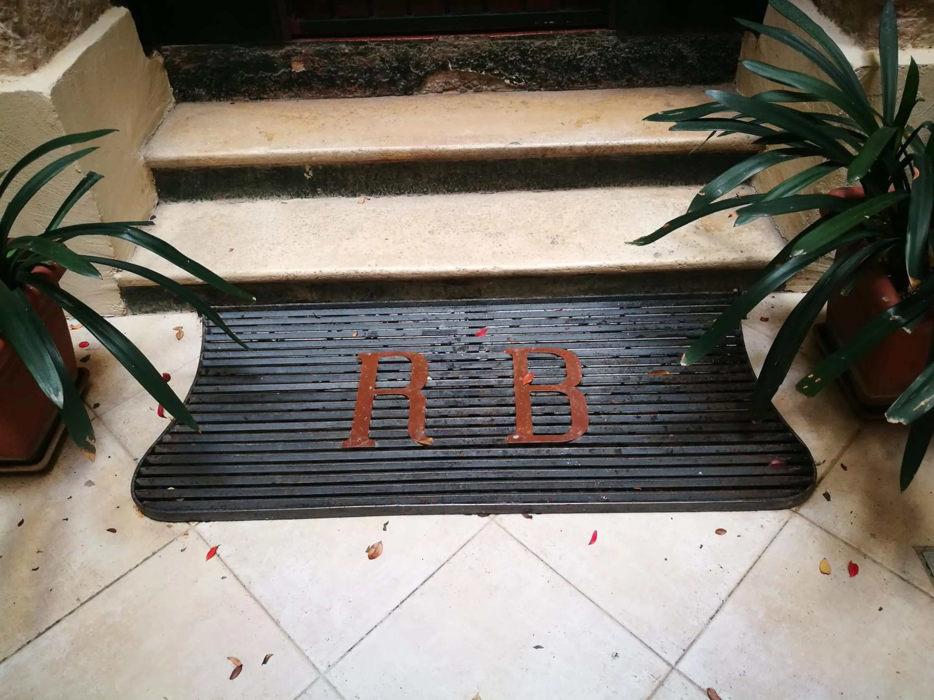 Facade/entrance in Azzurretta Guest House