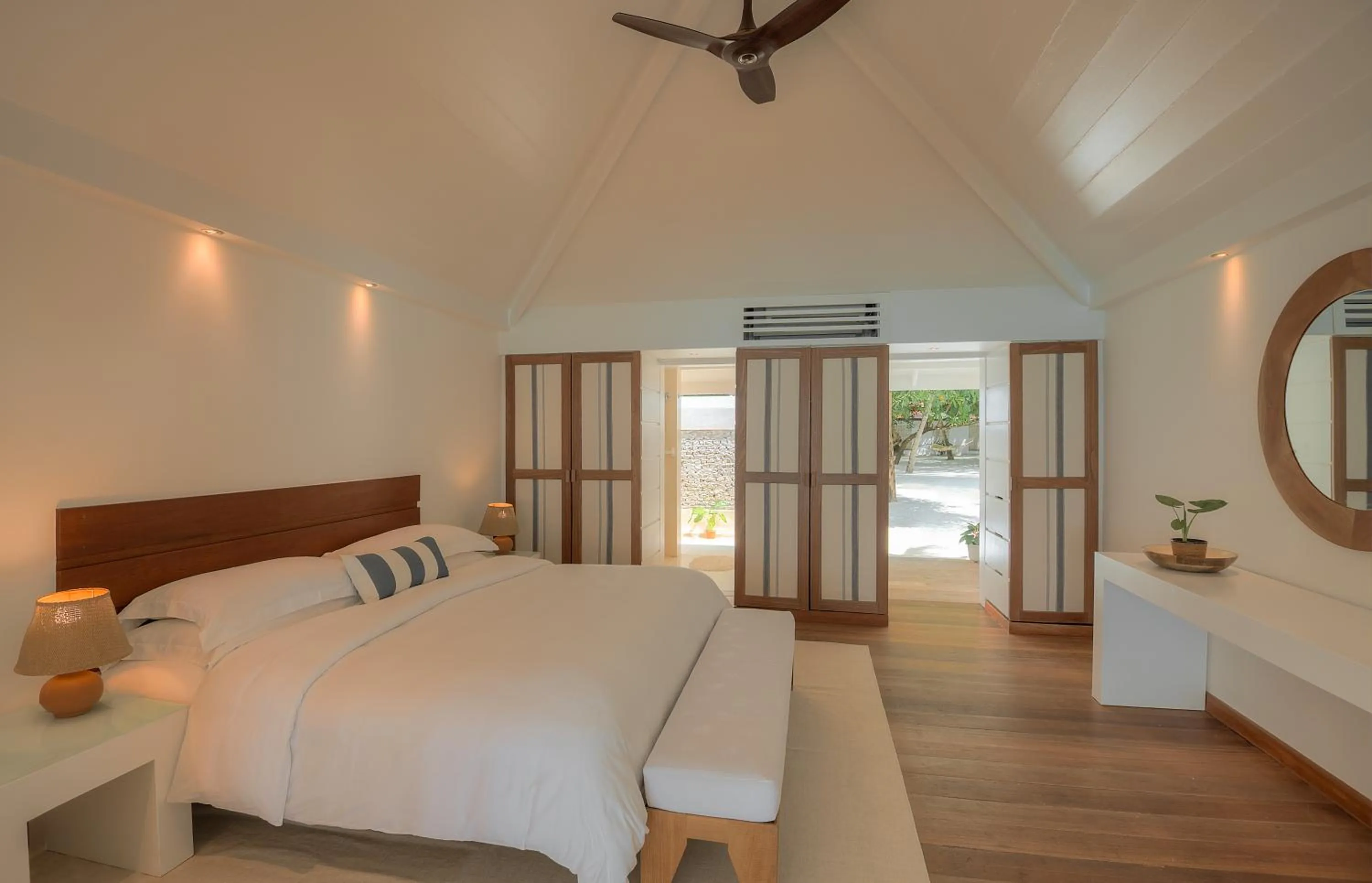 Bedroom, Bed in Diamonds Athuruga Maldives Resort & Spa
