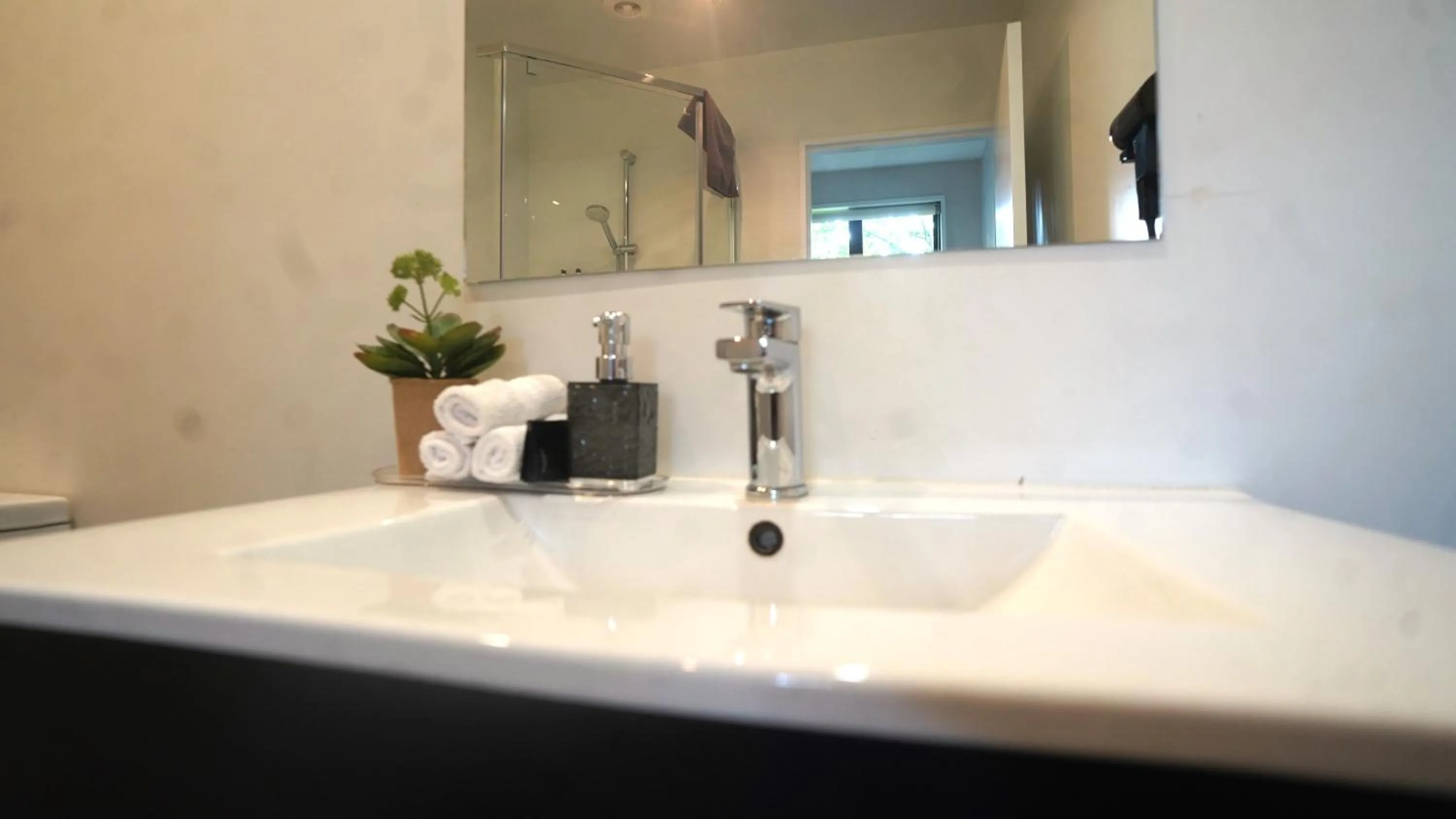 Bathroom in Abbey Motor Lodge