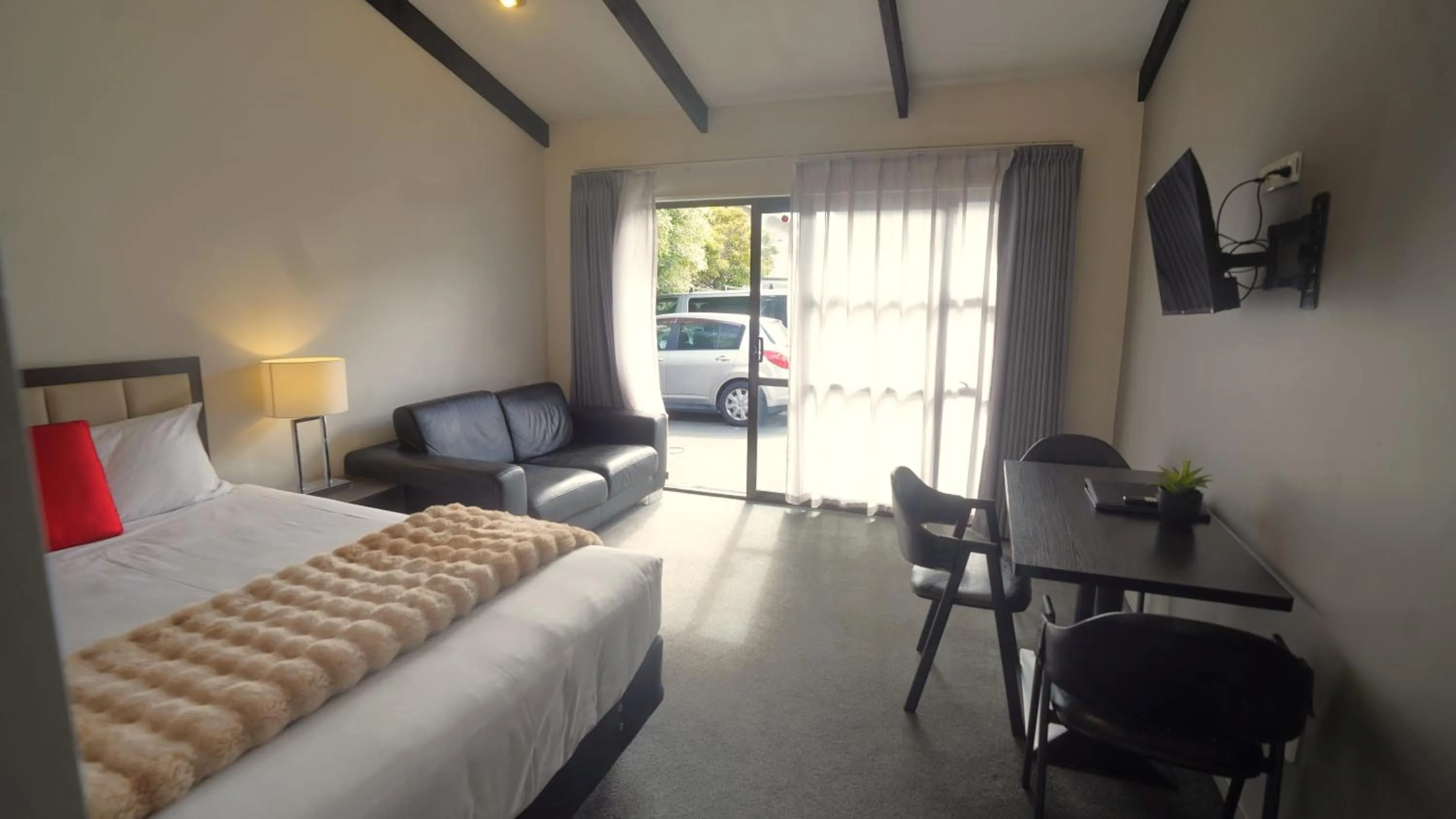 TV and multimedia, Bed in Abbey Motor Lodge