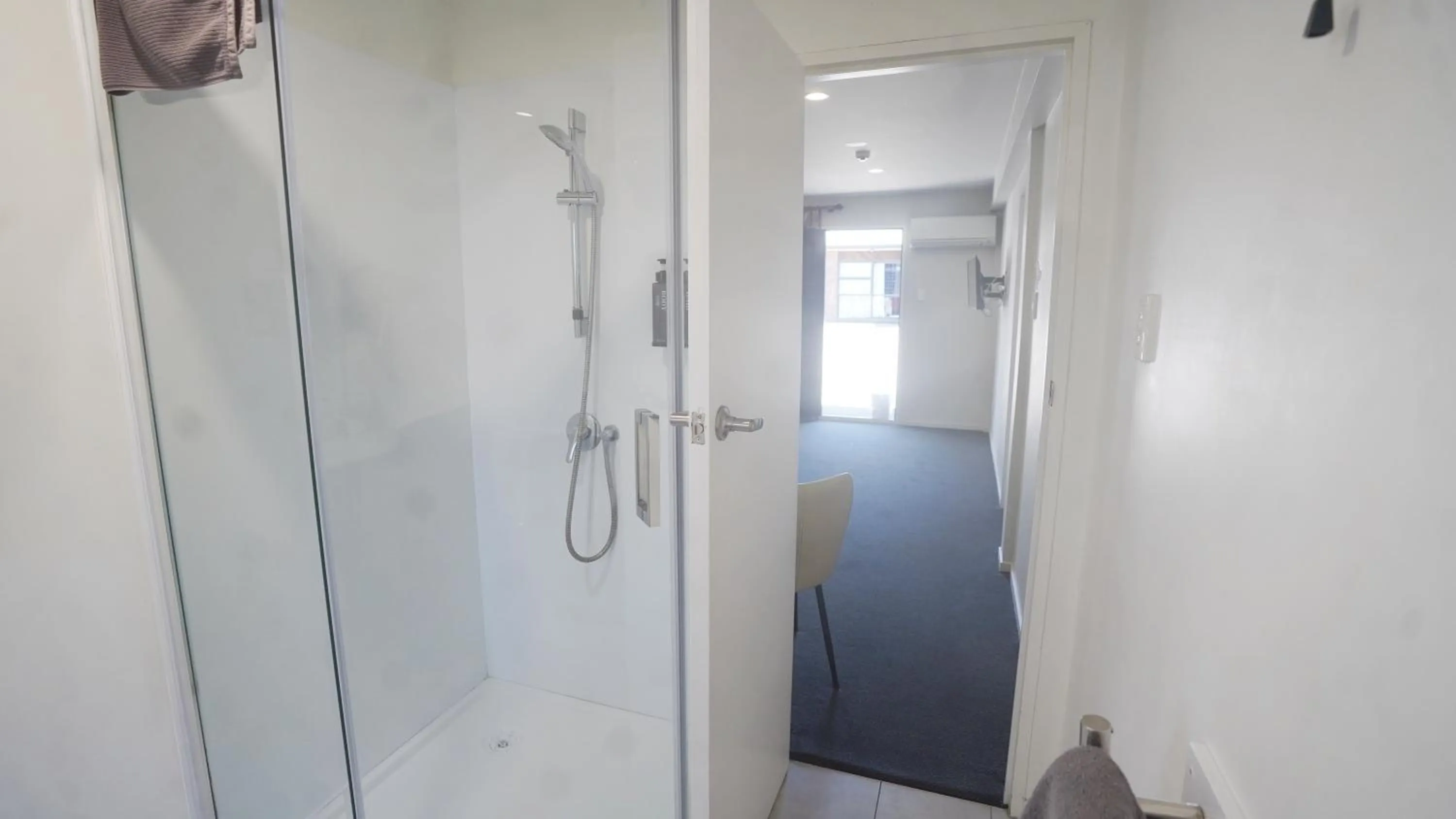 Bathroom in Abbey Motor Lodge