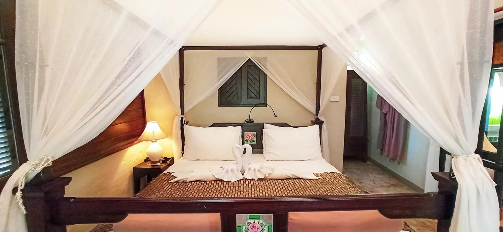 Bed in Pai River Corner