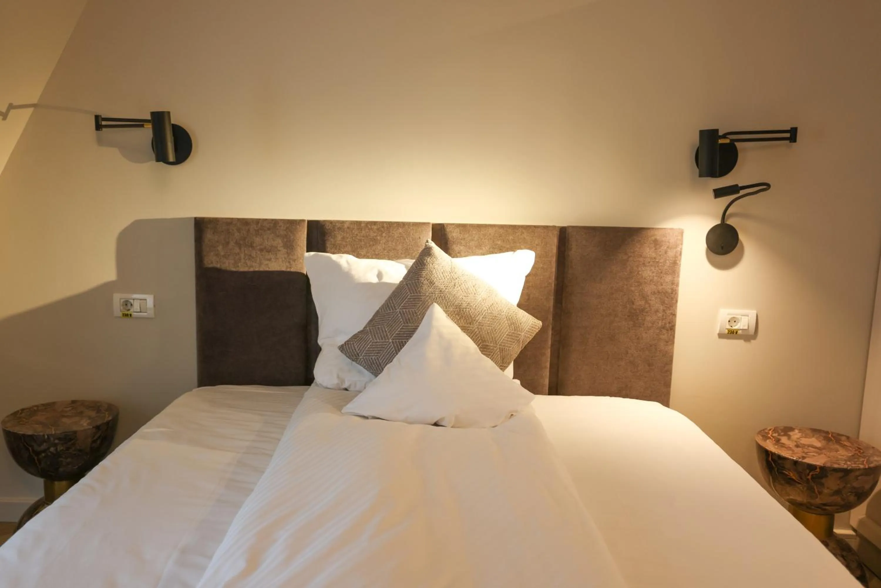 Bed in Pensiunea Nora