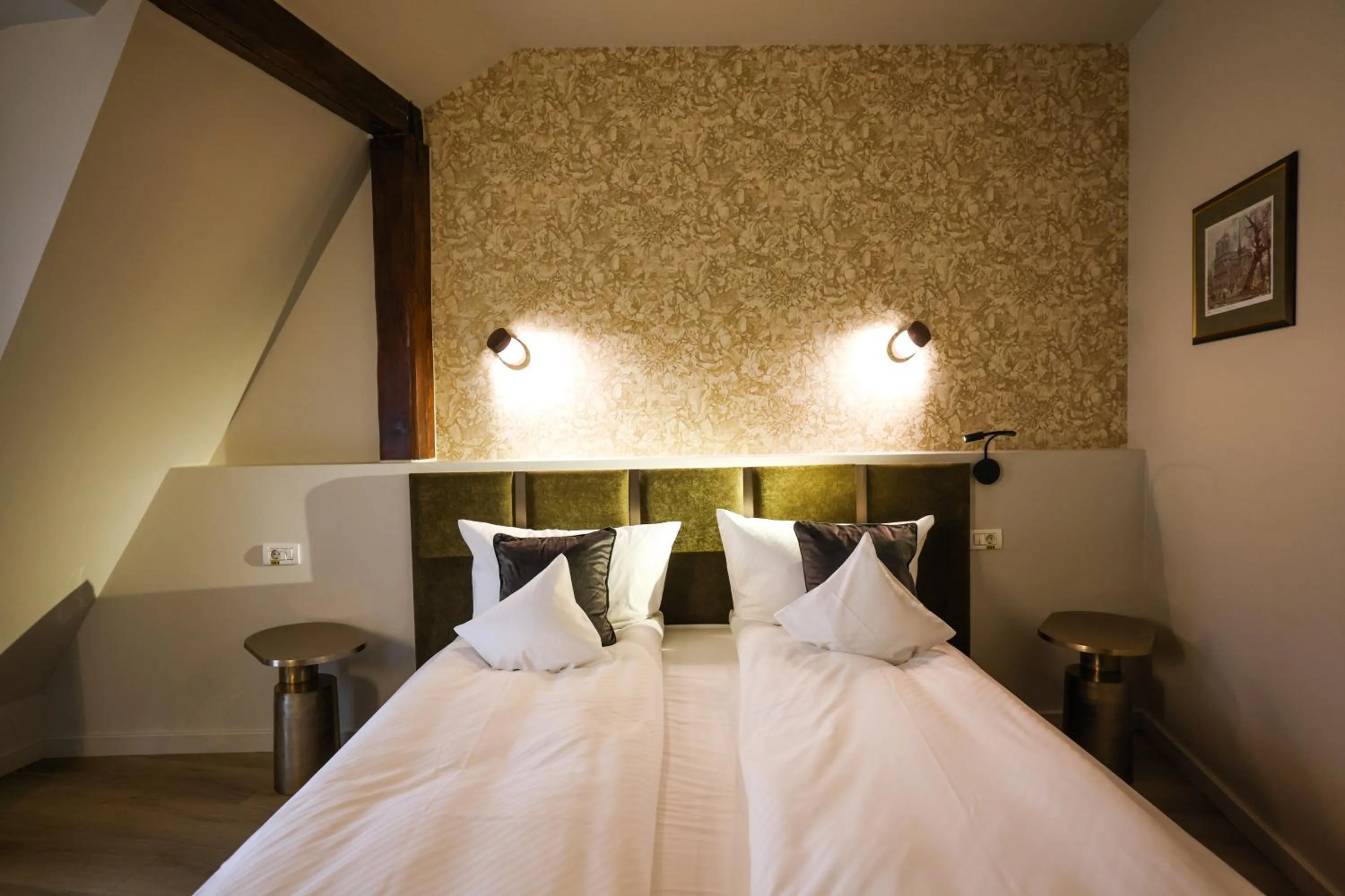 Bed in Pensiunea Nora