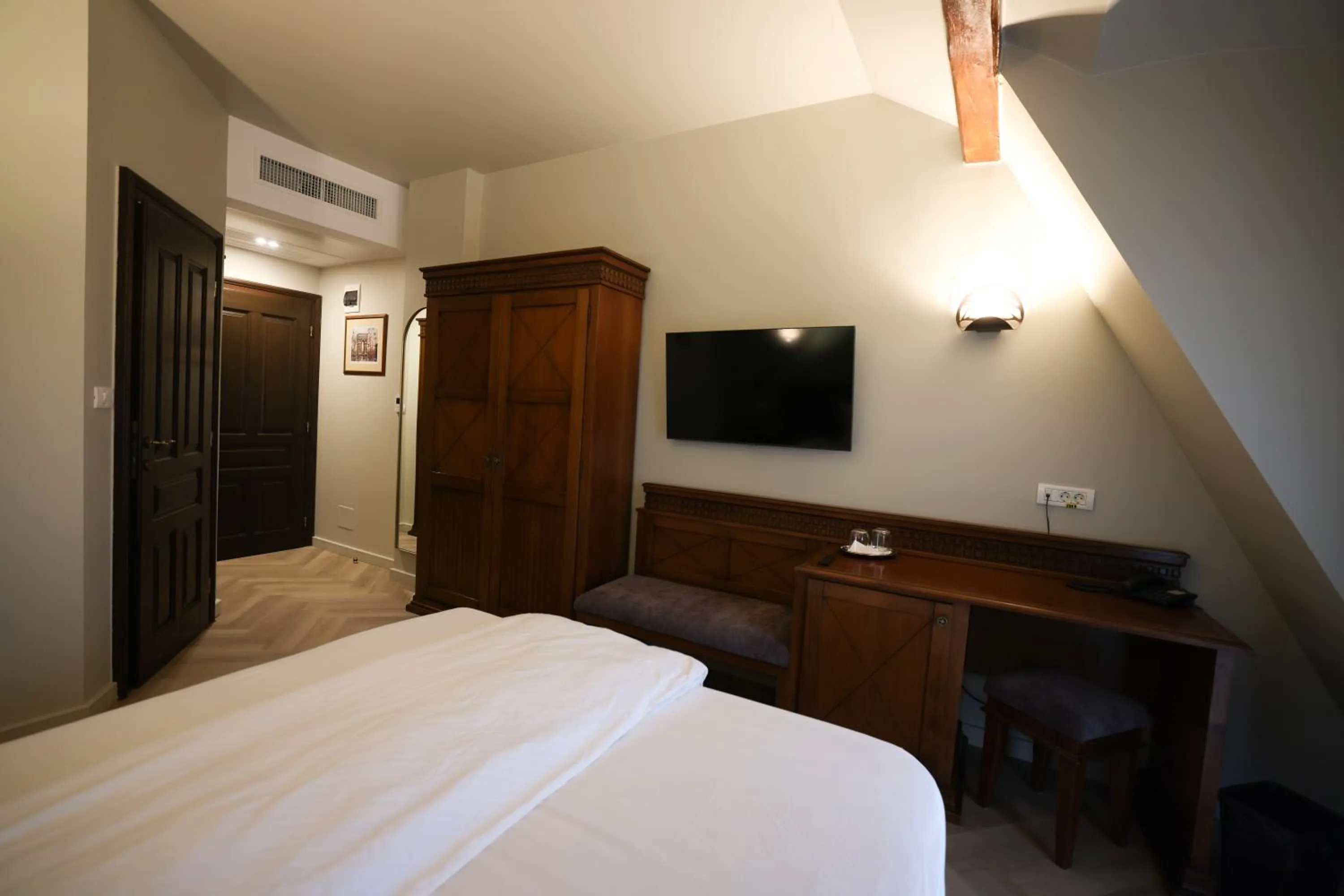 Bed in Pensiunea Nora