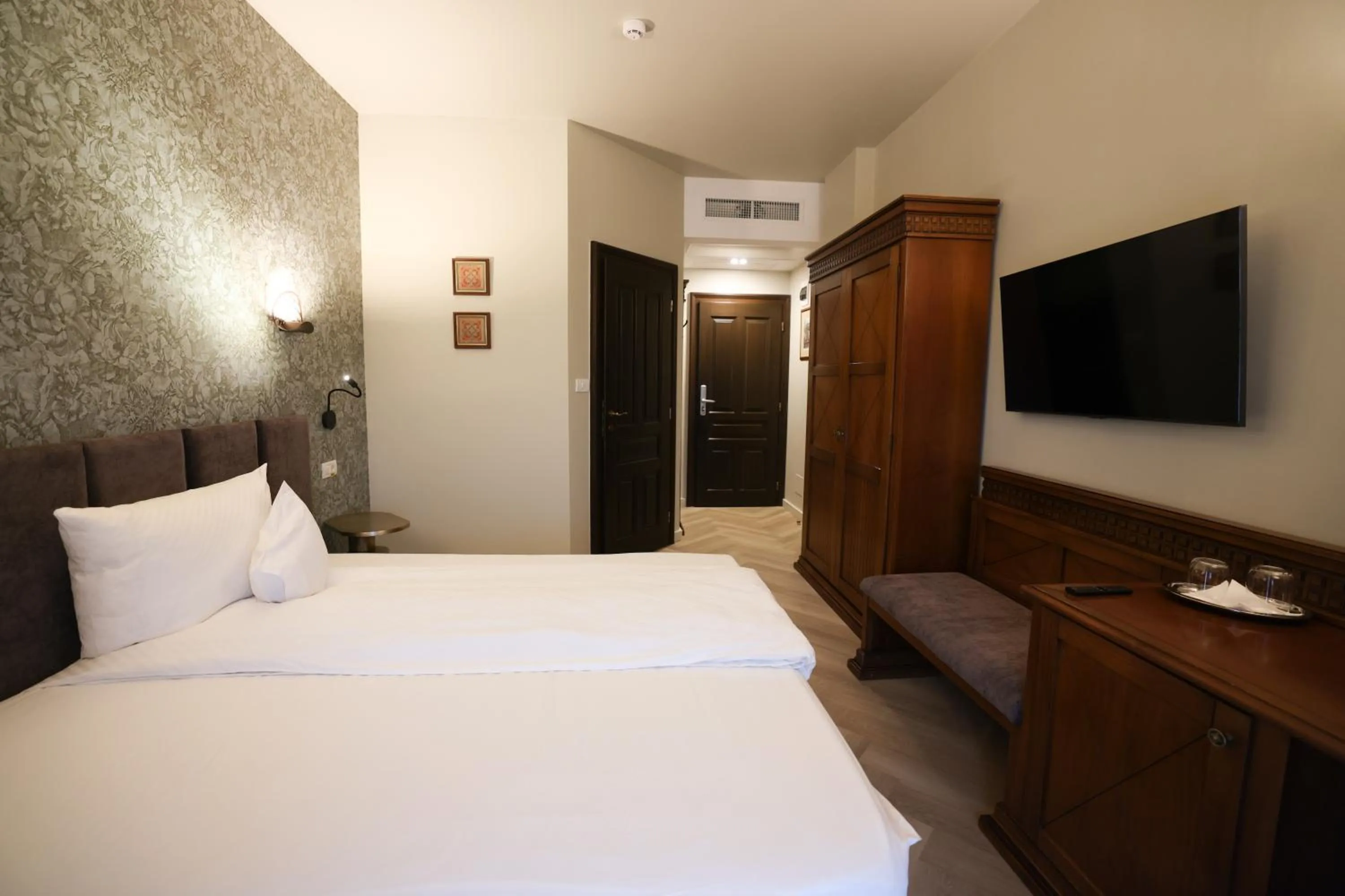 Bed in Pensiunea Nora