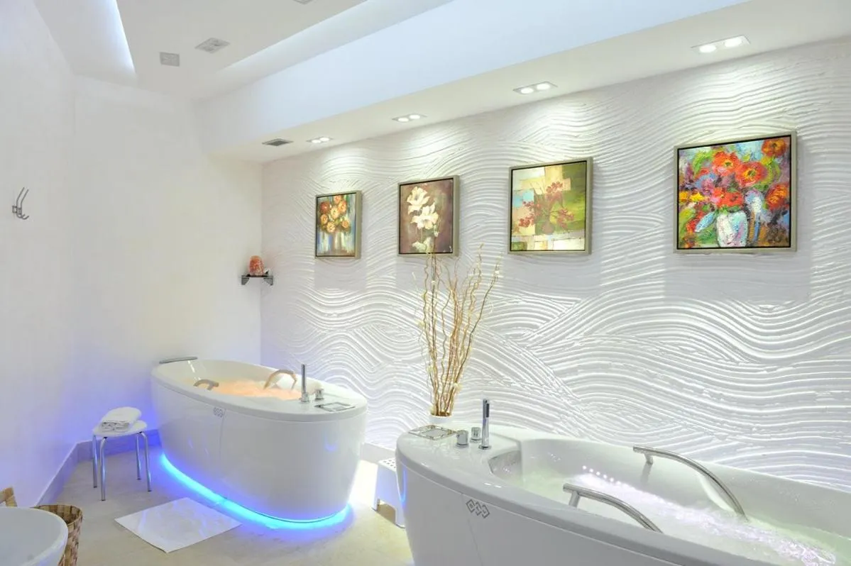 Hot Tub in Hotel Berg