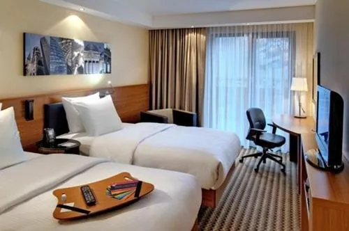 Photo of the whole room, Bed in Hampton by Hilton Luton Airport