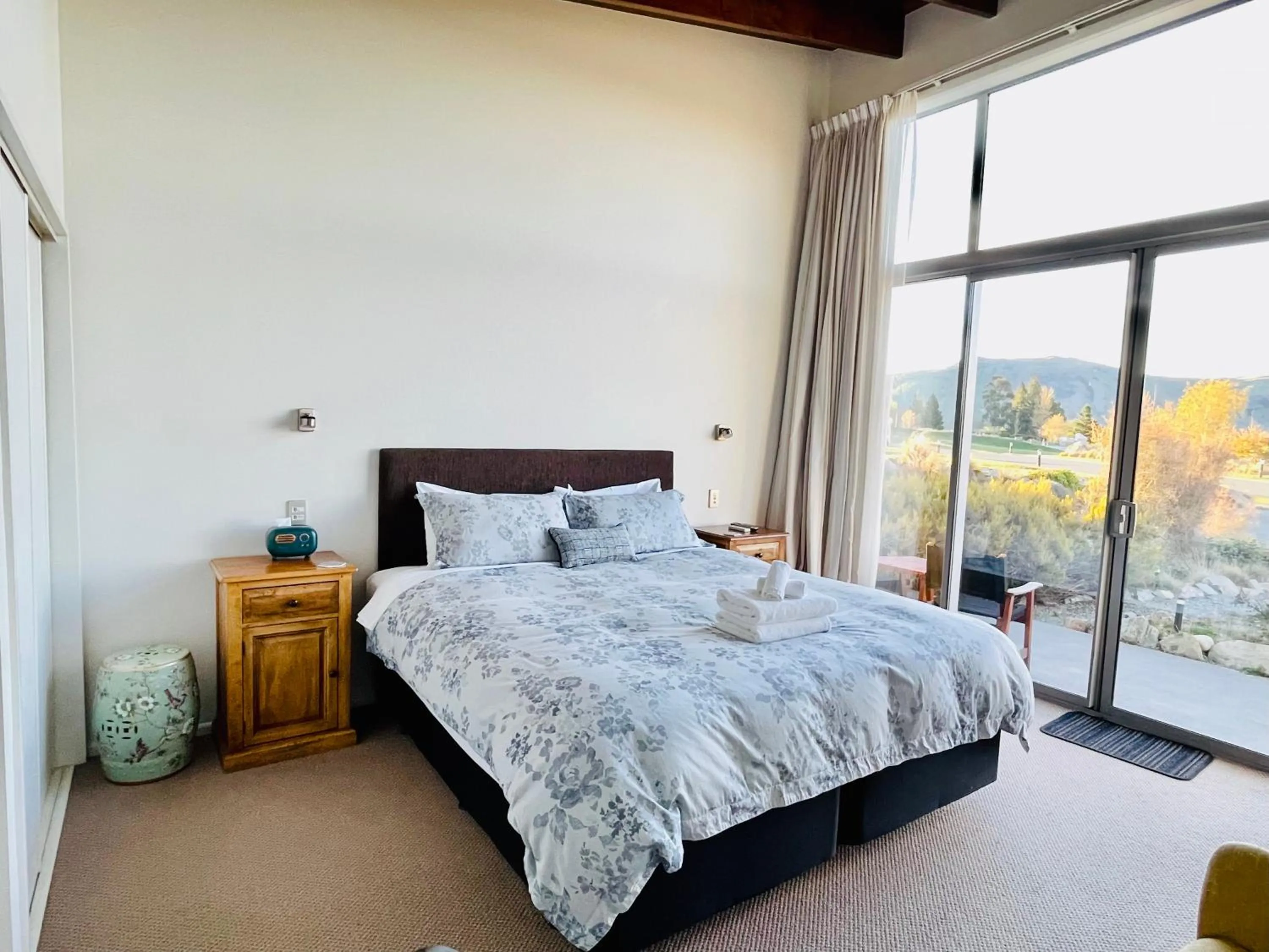 Bed in Three Rivers Lodge