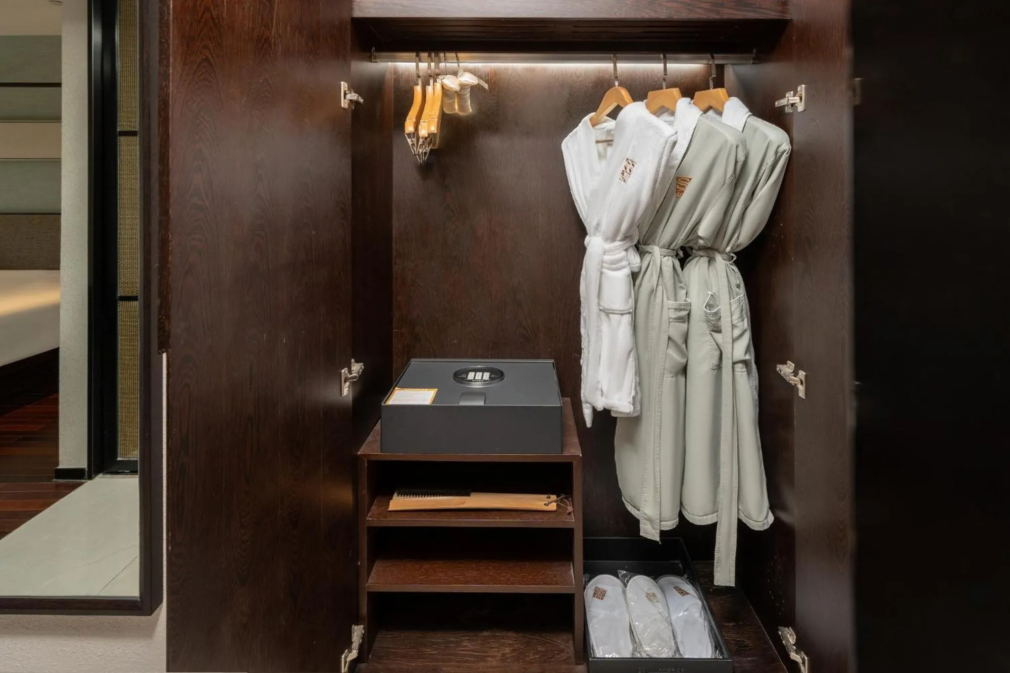 wardrobe in SSAW Boutique Hotel Liuzhou