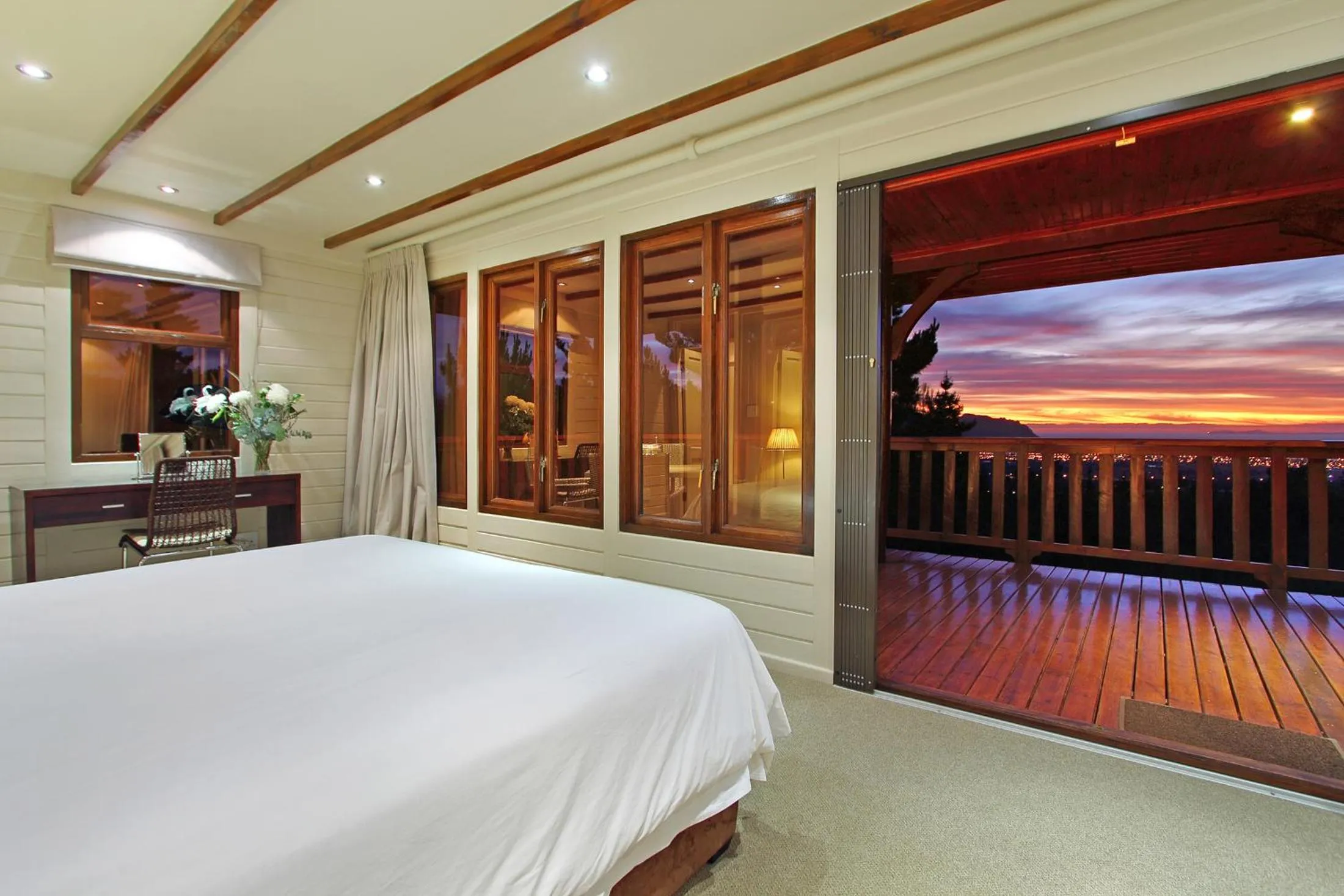 Bed in Lalapanzi Lodge