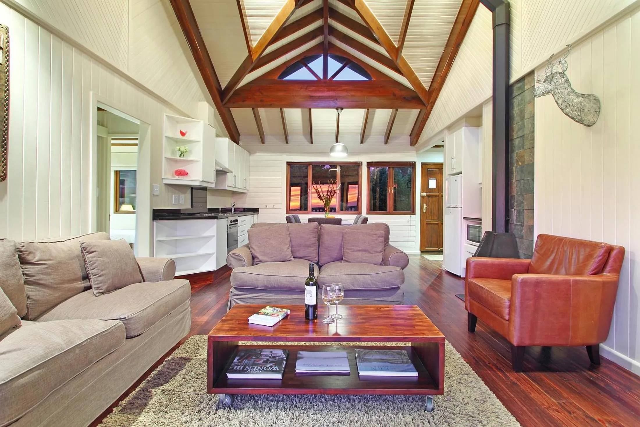 Kitchen or kitchenette in Lalapanzi Lodge