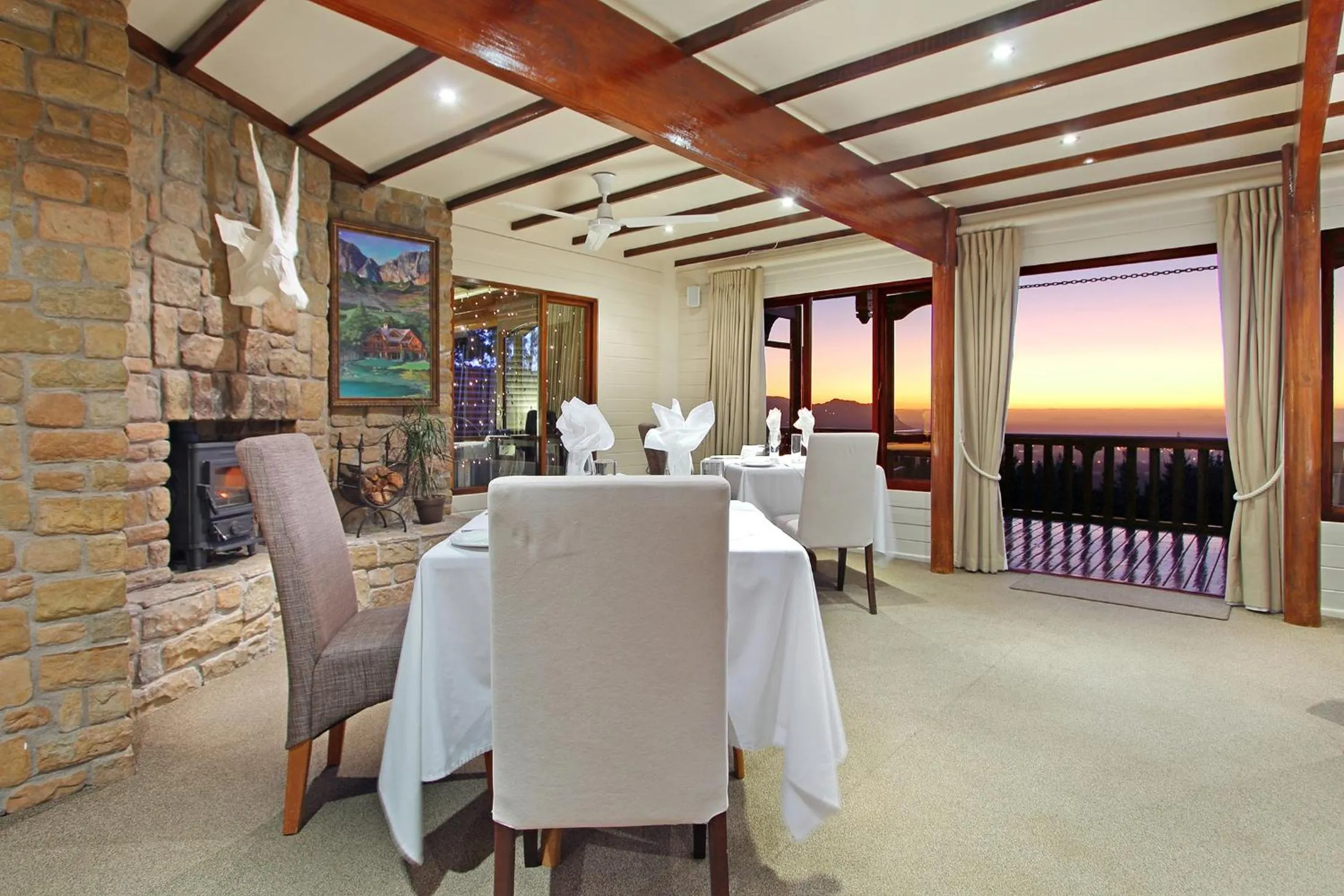 Restaurant/places to eat in Lalapanzi Lodge