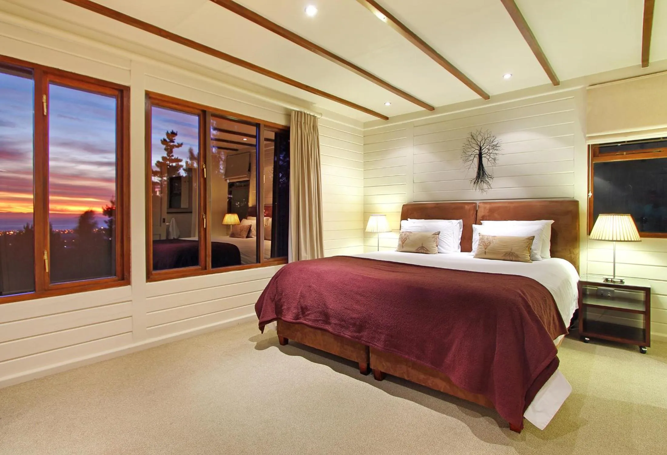 Photo of the whole room, Bed in Lalapanzi Lodge