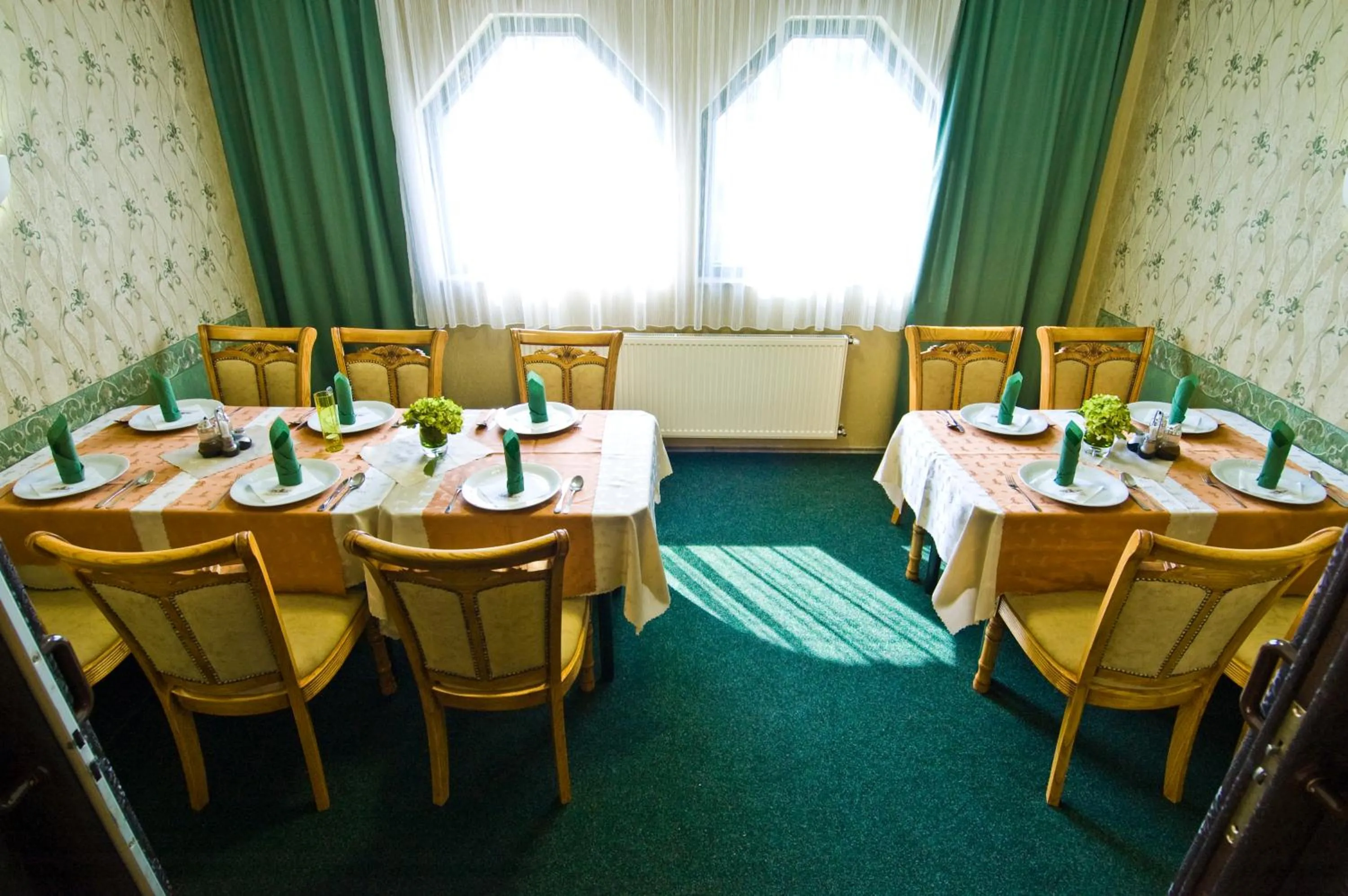 Restaurant/places to eat in Hotel Relax u Drsů