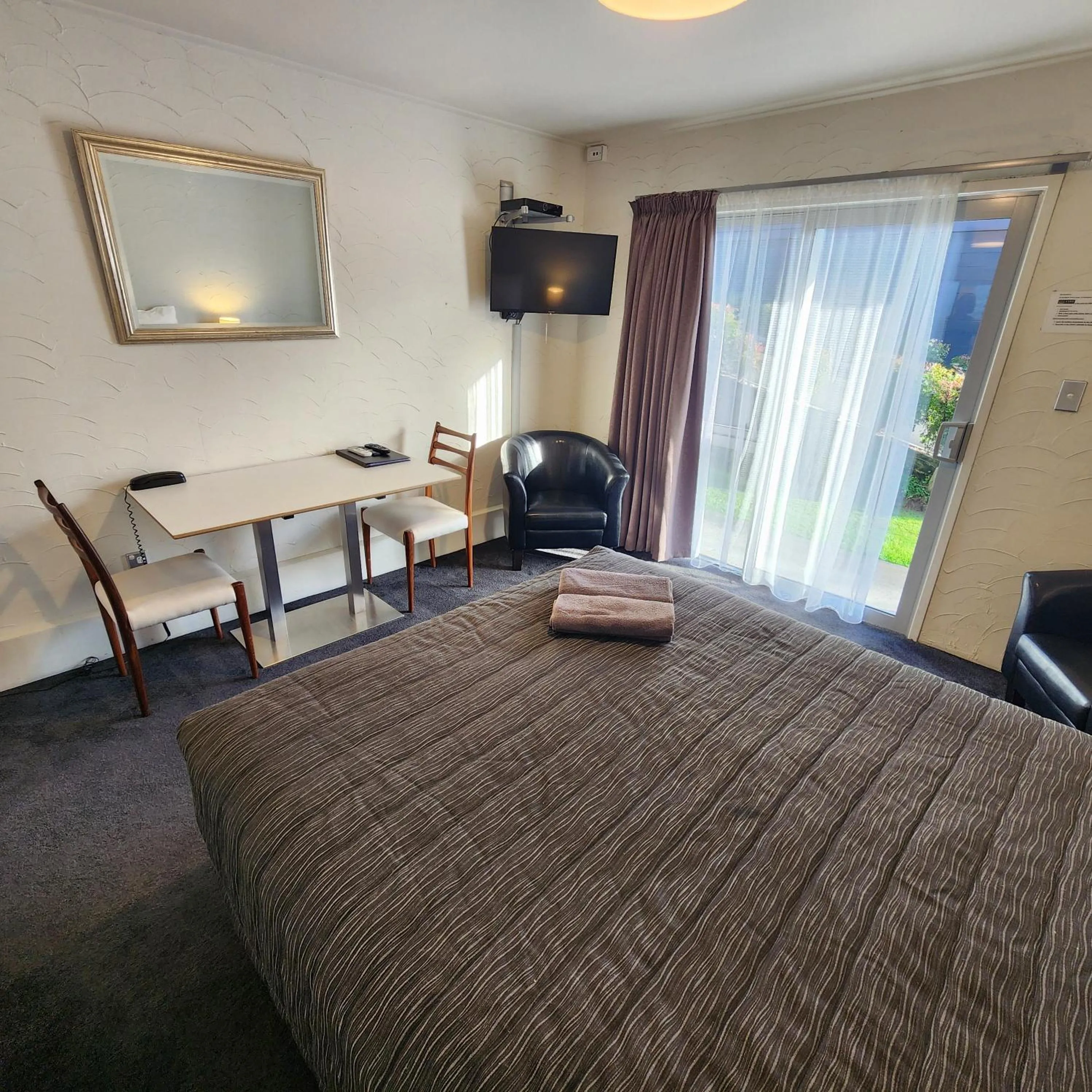 Bed in 16 Northgate Motor Lodge