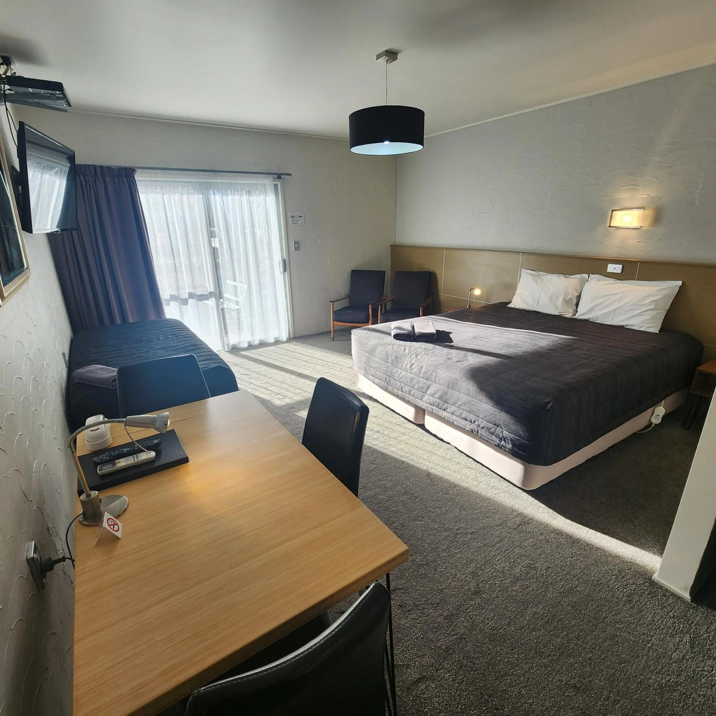 Bed in 16 Northgate Motor Lodge