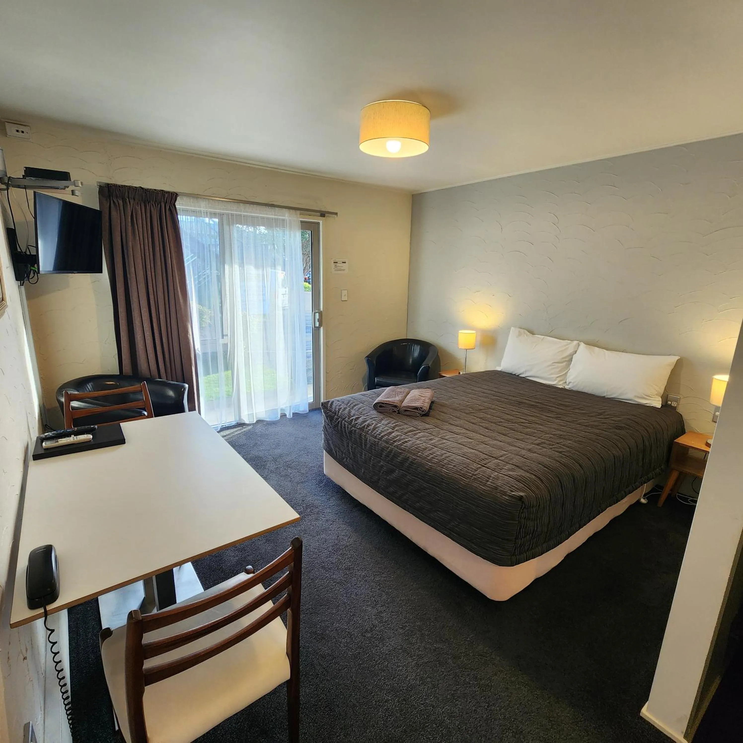 Bed in 16 Northgate Motor Lodge