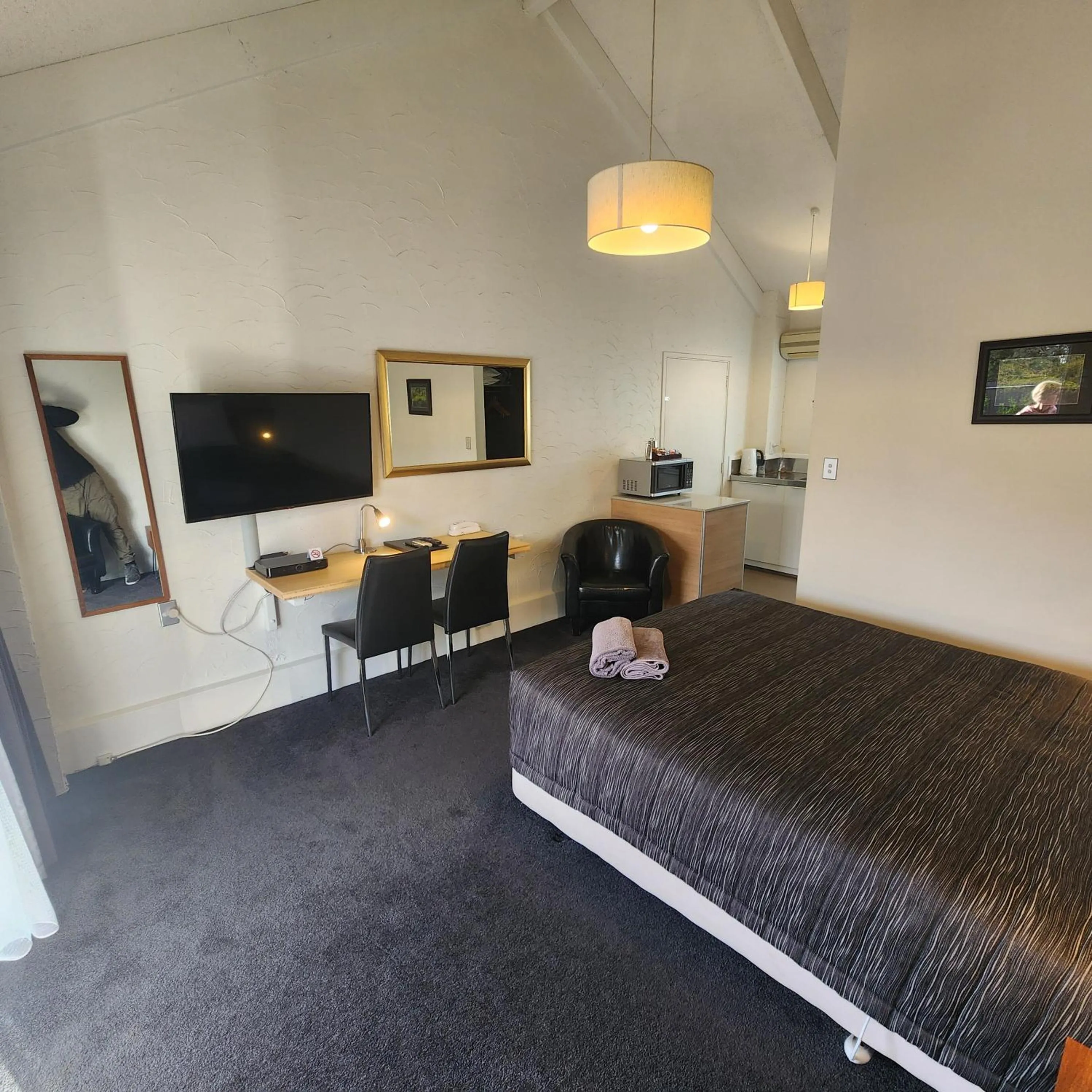 Bed in 16 Northgate Motor Lodge