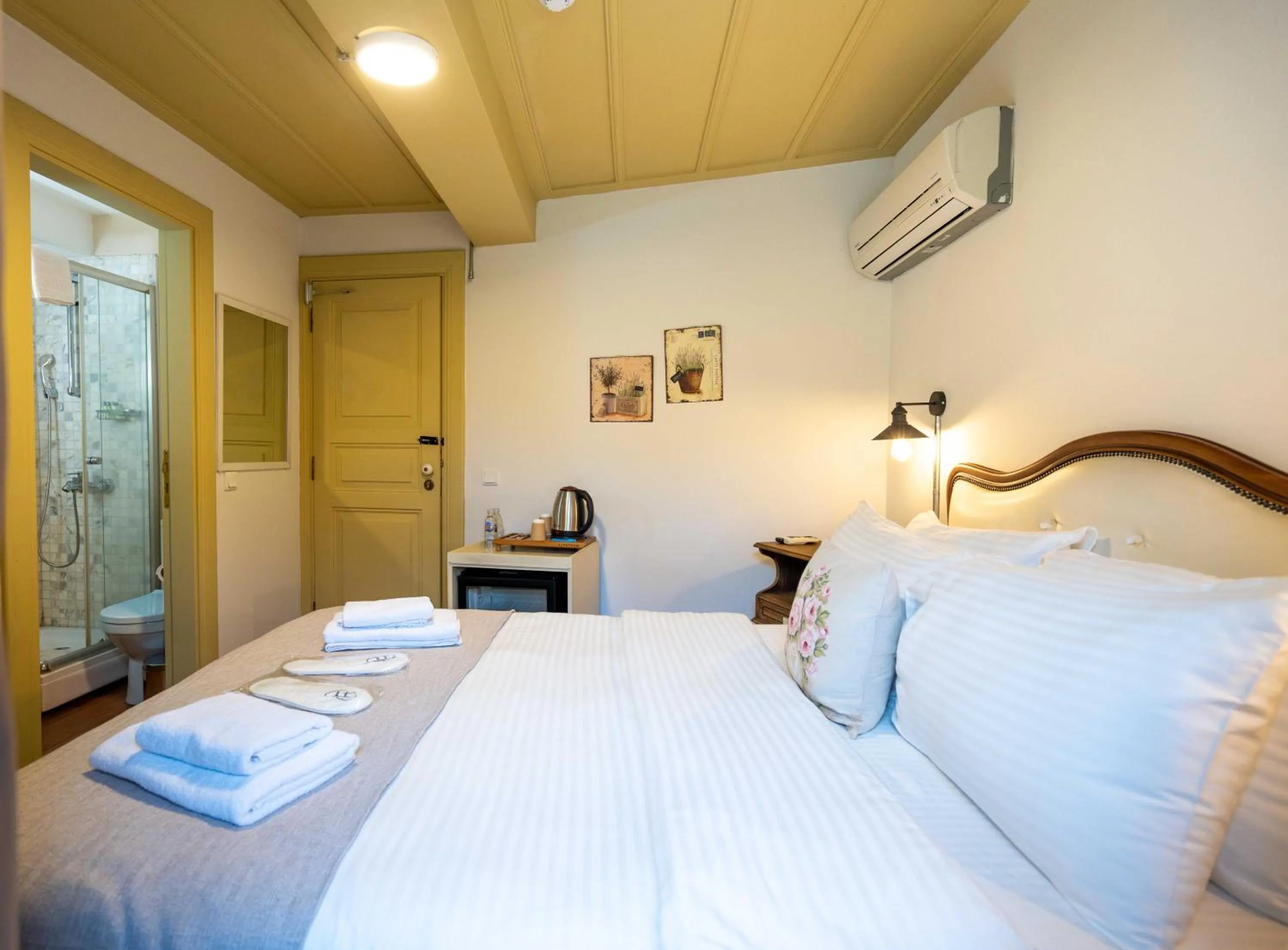 Bedroom in Macaron Konagi