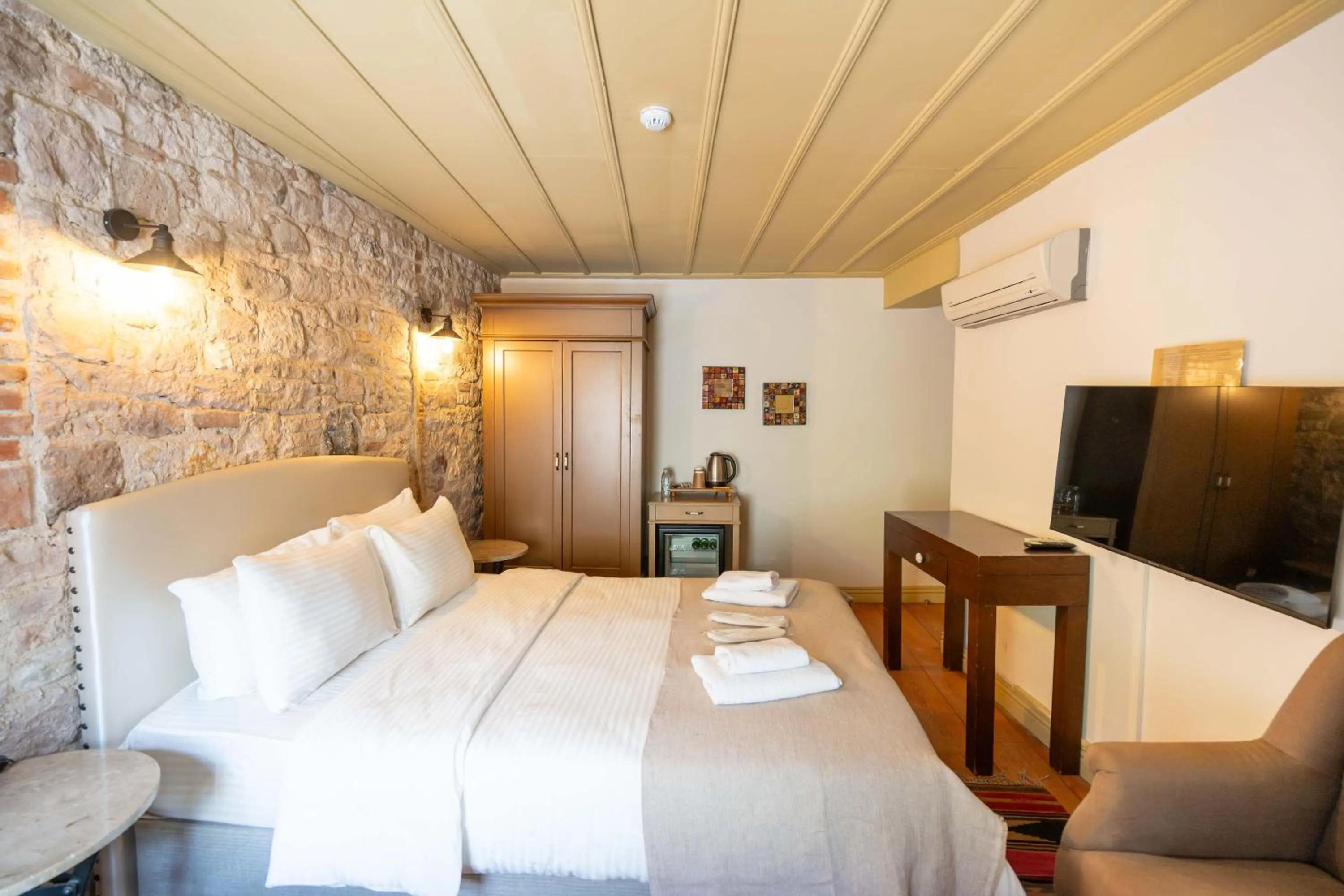 Bed in Macaron Konagi