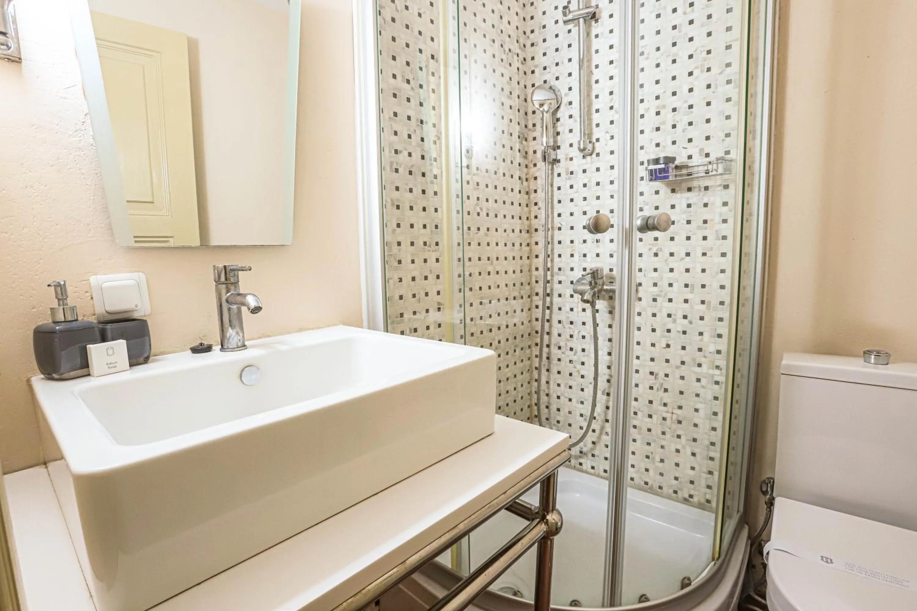 Bathroom in Macaron Konagi