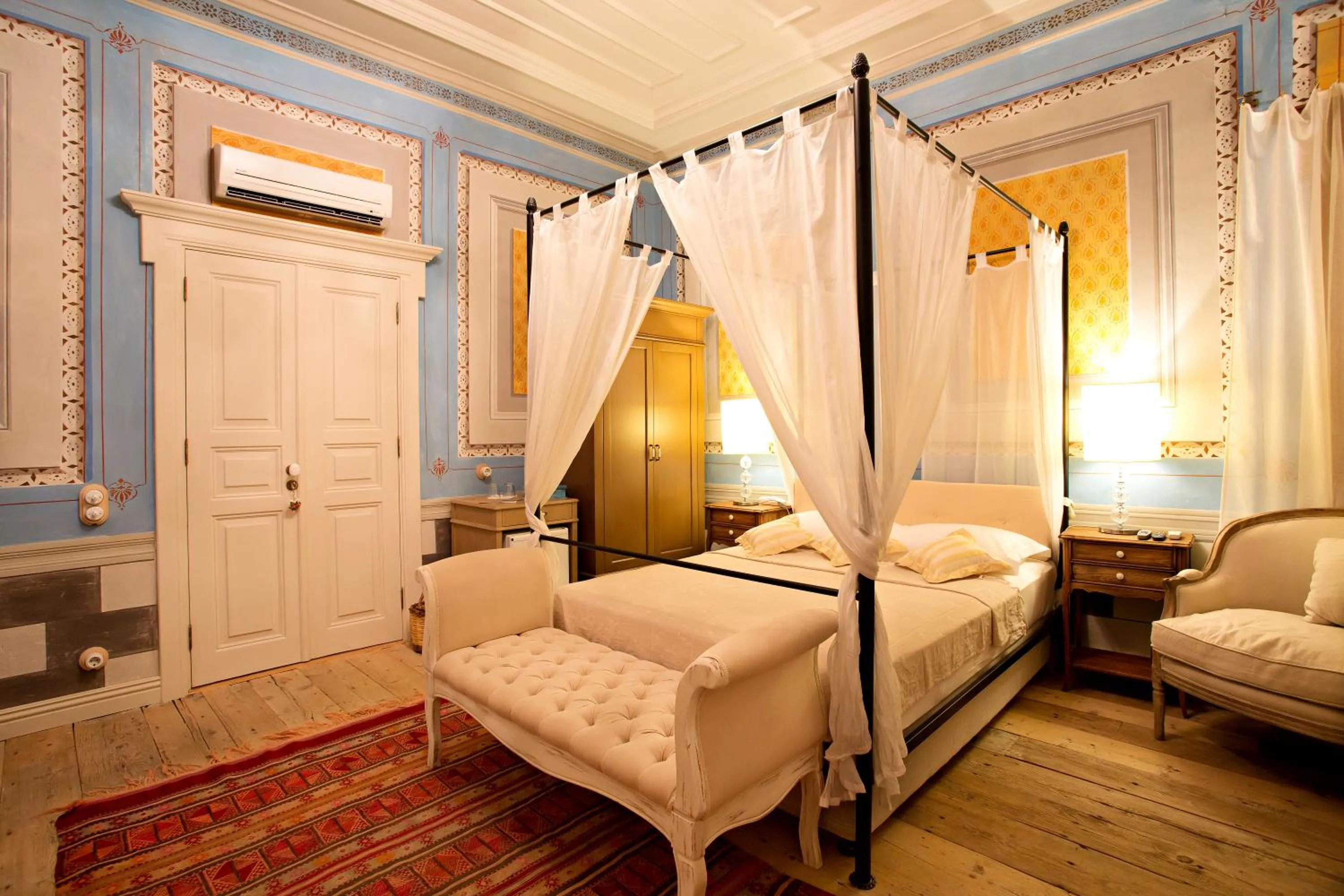 Photo of the whole room in Macaron Konagi