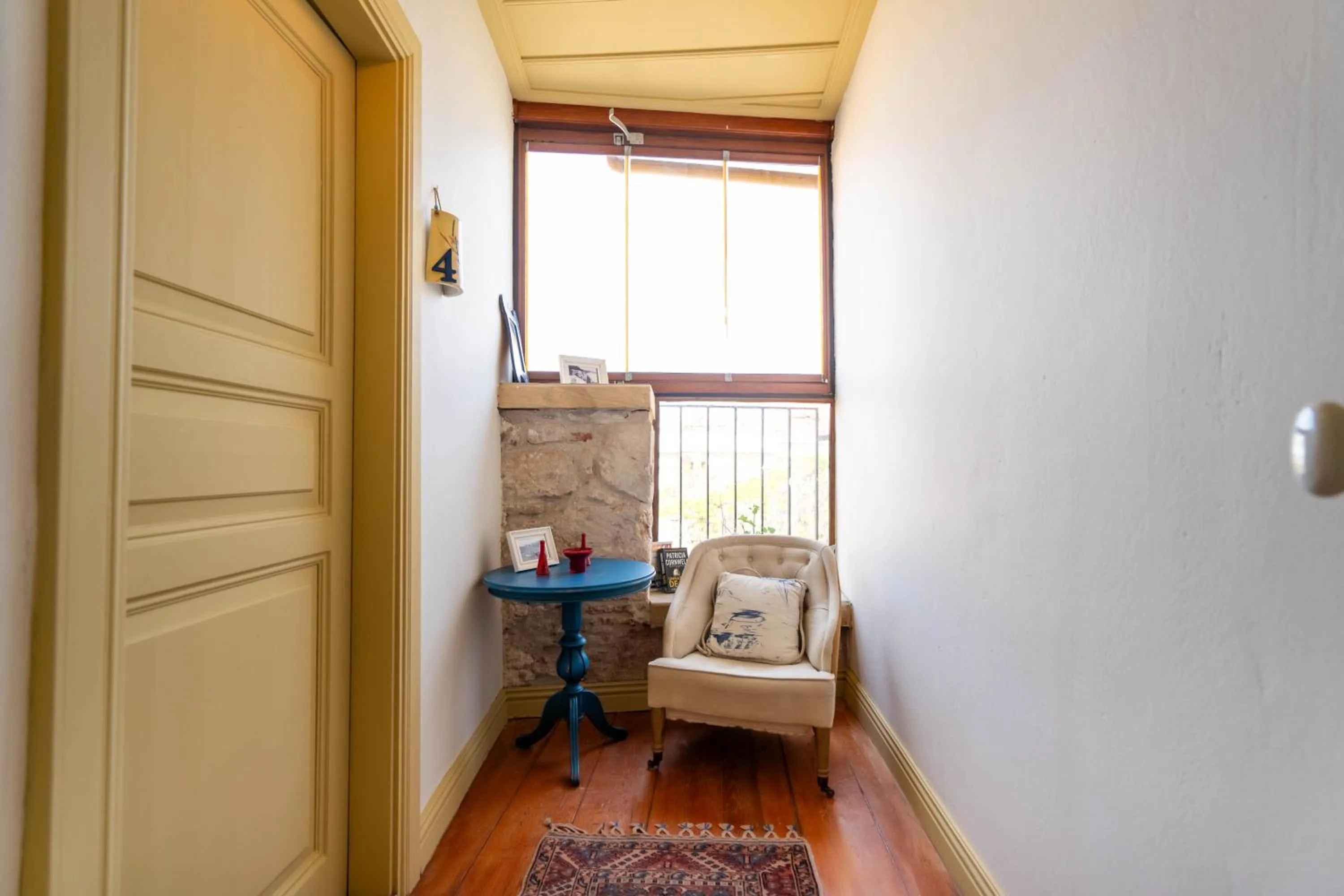 Photo of the whole room in Macaron Konagi