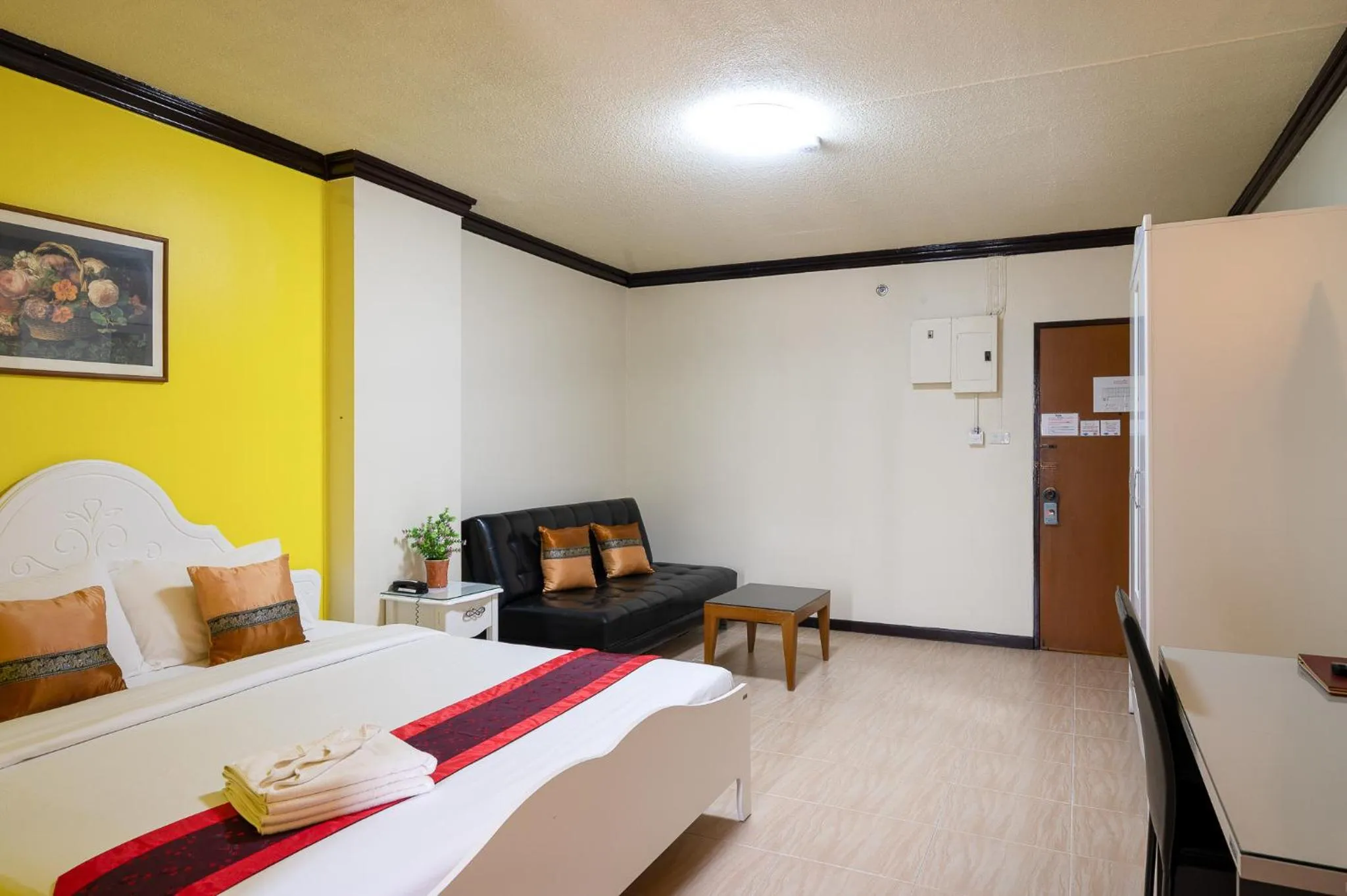 Photo of the whole room, Bed in Witchuwan Apartel