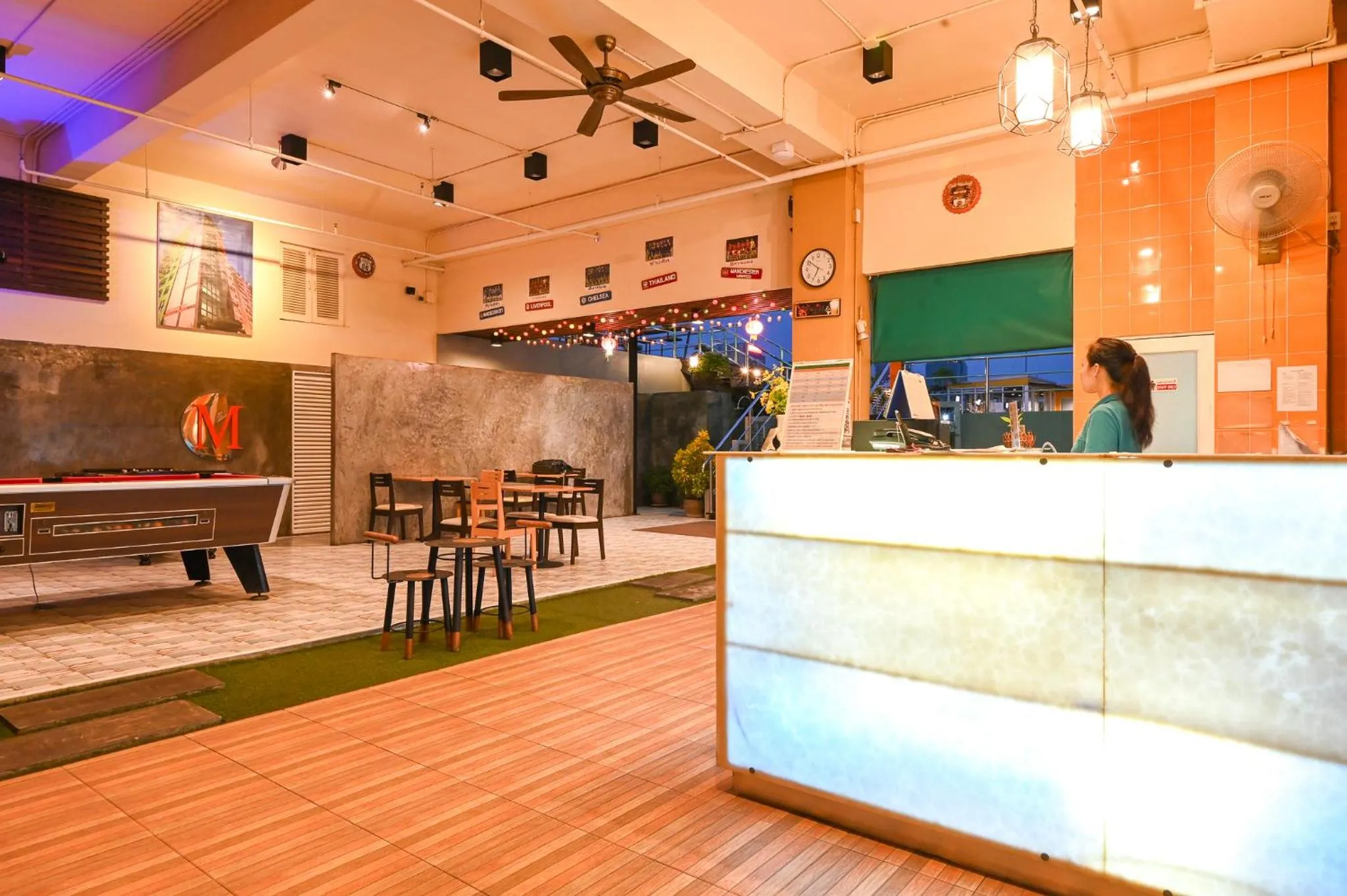 Restaurant/places to eat in Witchuwan Apartel