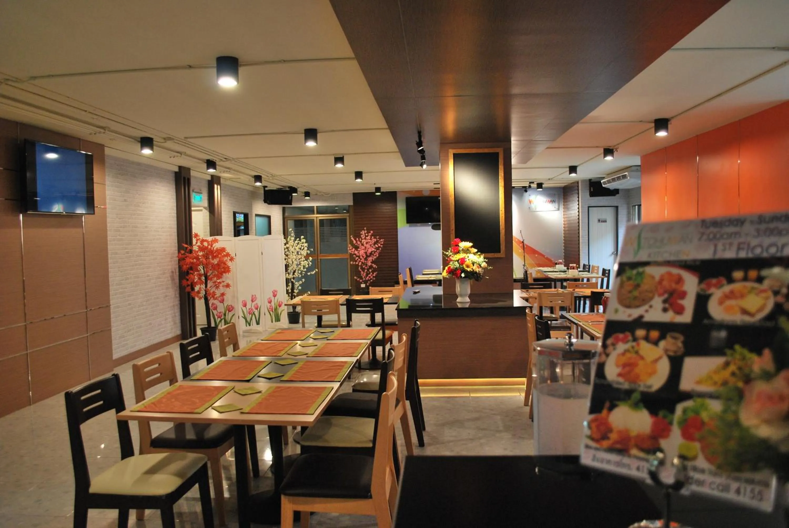 Restaurant/places to eat in Witchuwan Apartel