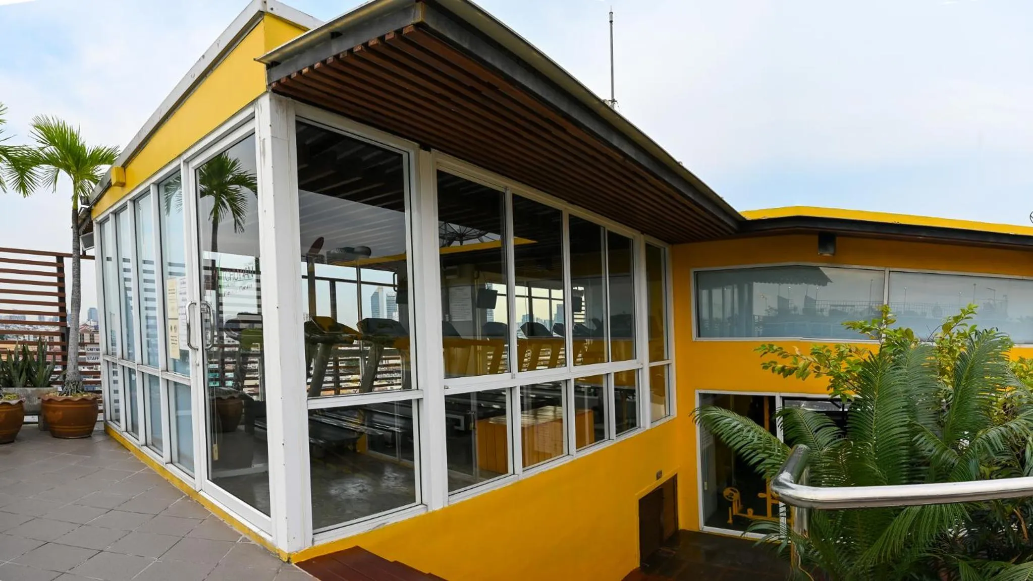 Swimming pool in Witchuwan Apartel