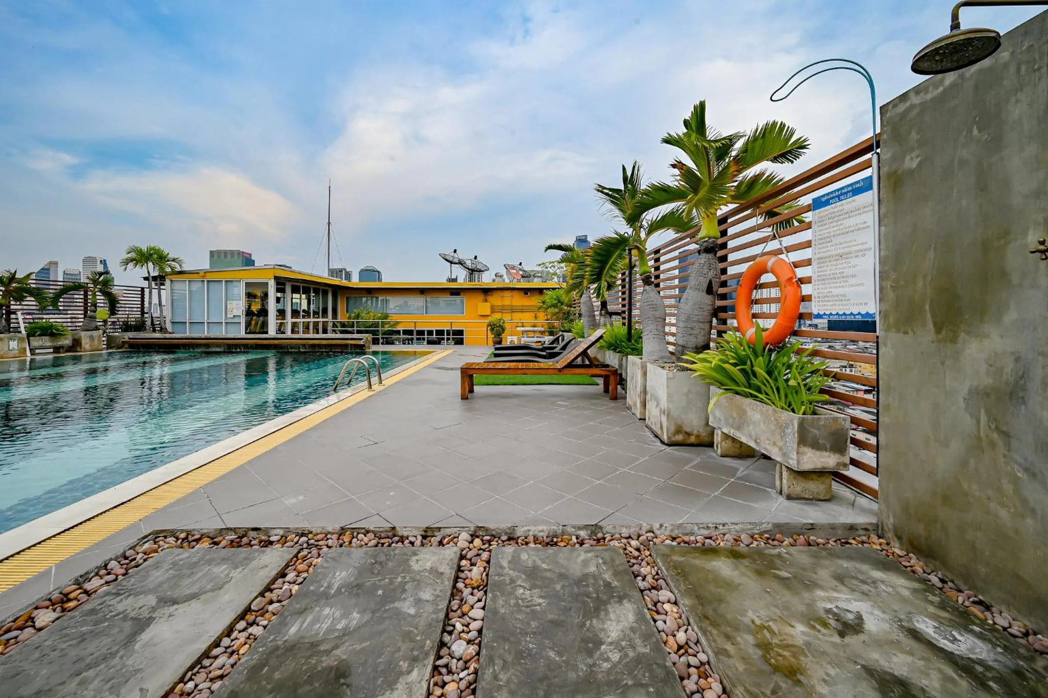 Swimming pool in Witchuwan Apartel