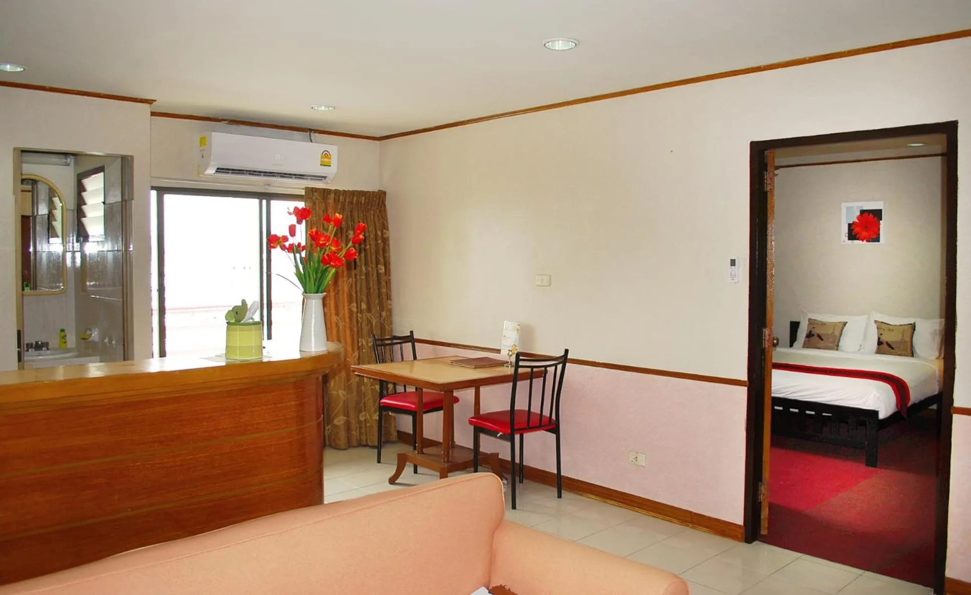 Dining area in Witchuwan Apartel