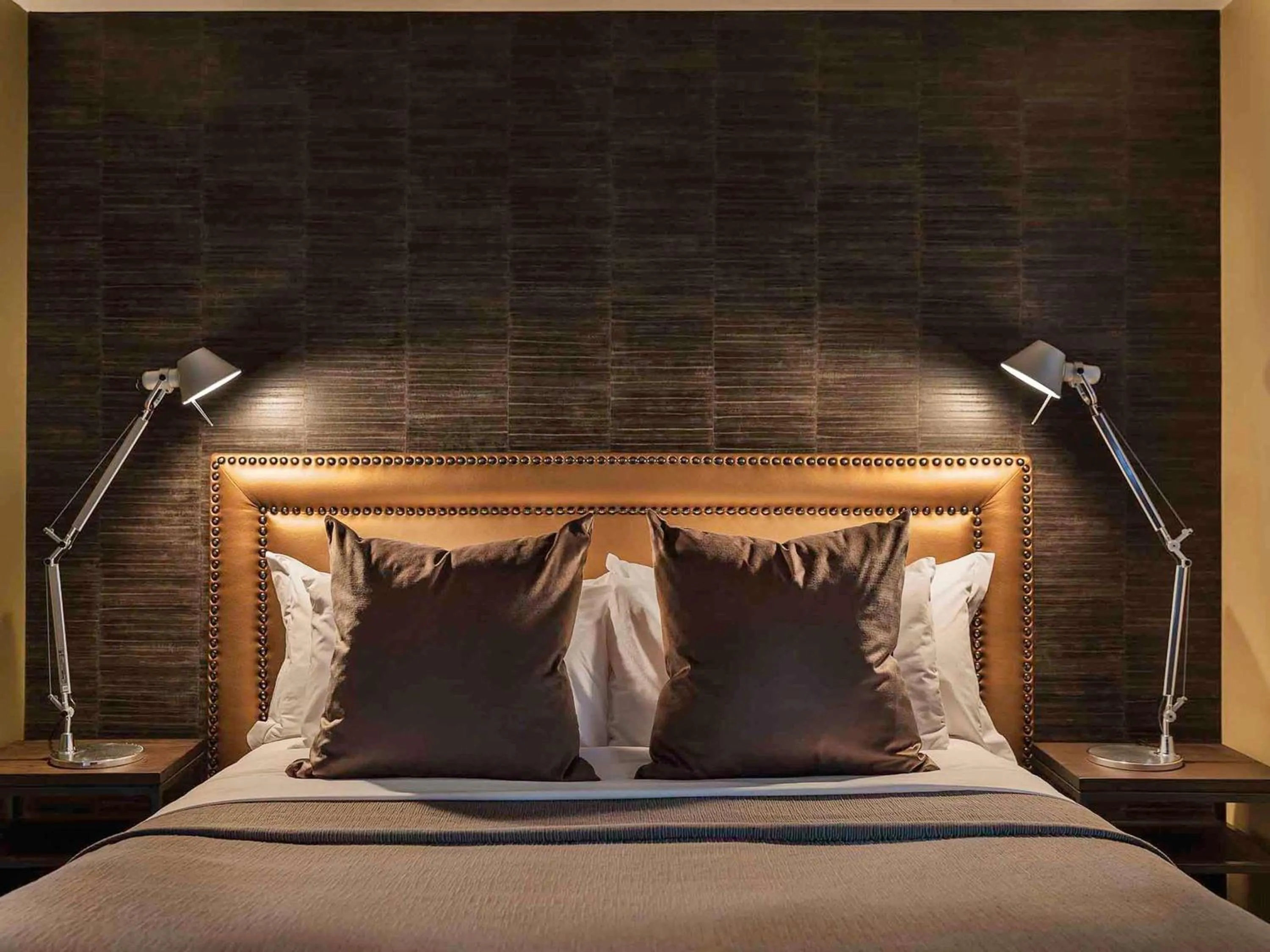 Bedroom, Bed in Hotel St Moritz, Queenstown - MGallery Collection