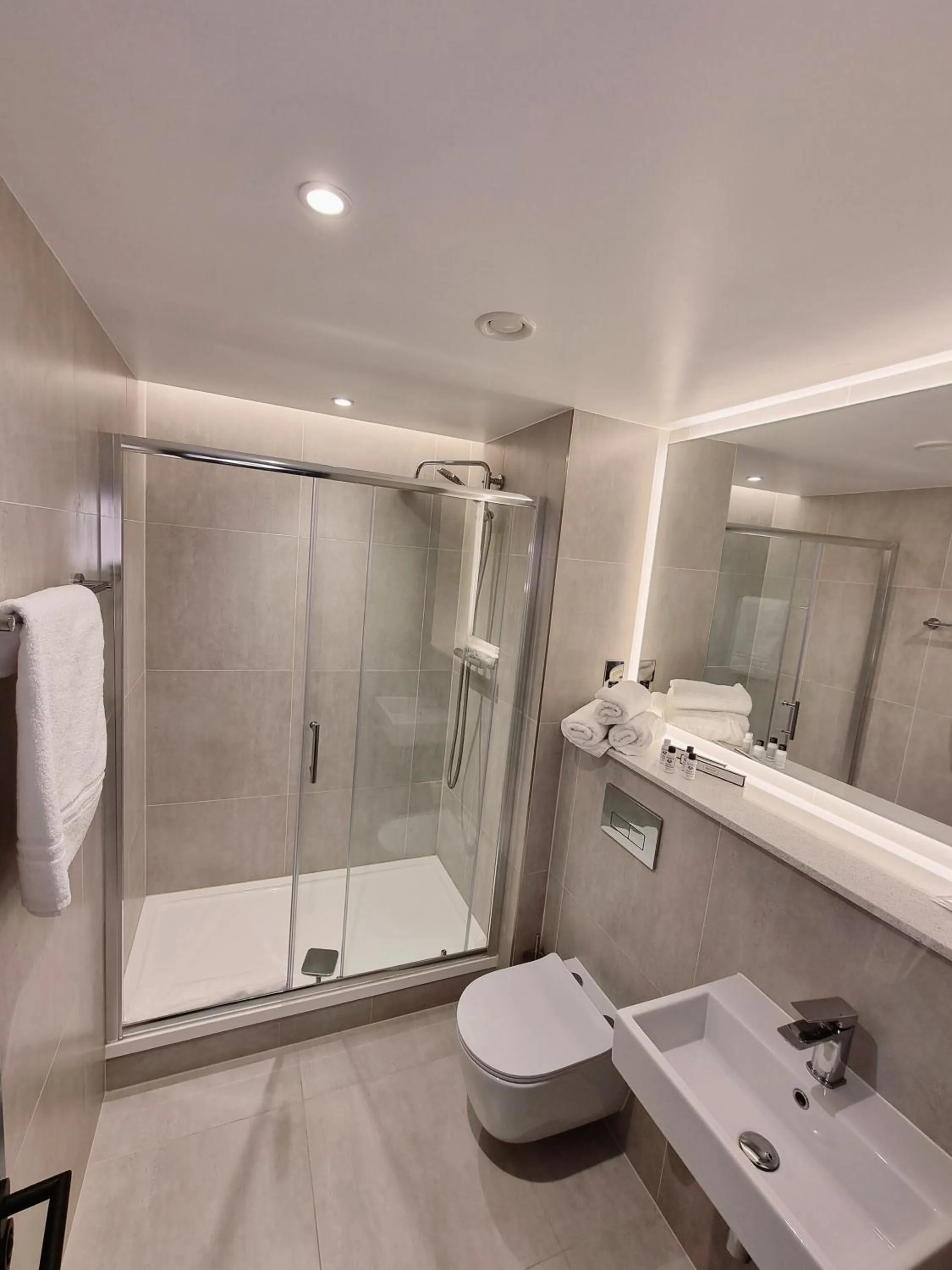 Photo of the whole room in Axiom Park Hotel