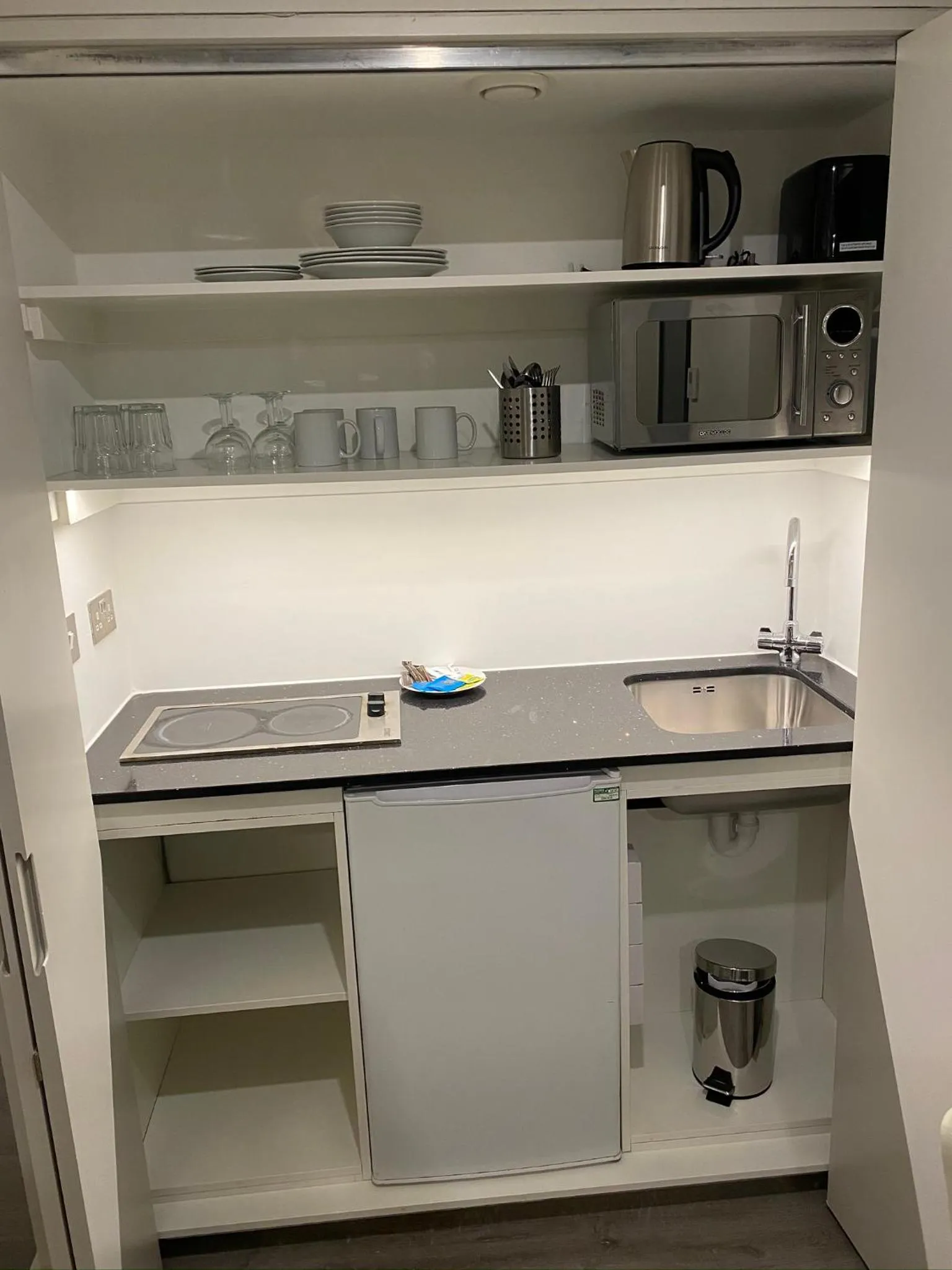 stove in Axiom Park Hotel