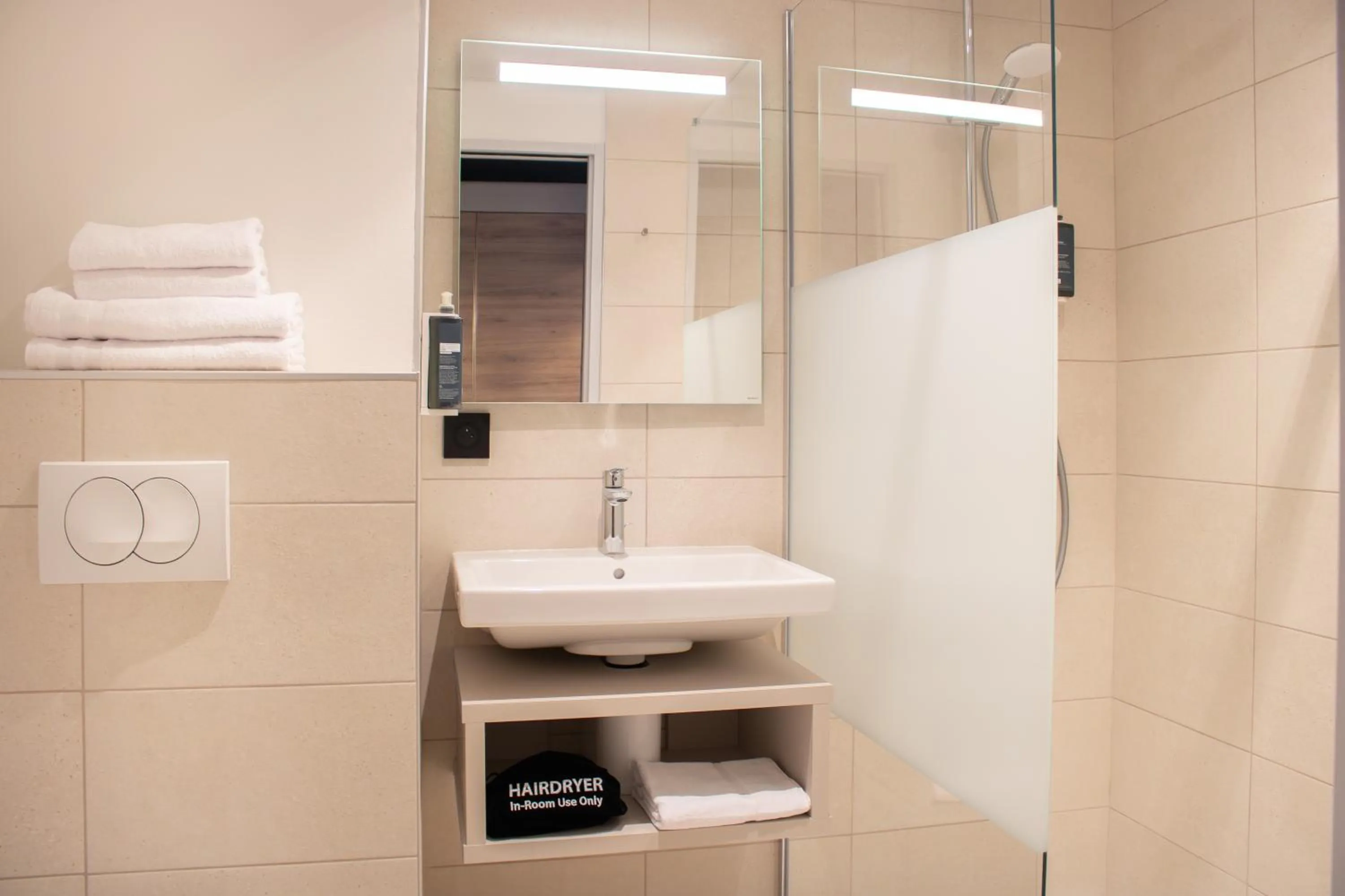 Bathroom in Brit Hotel Cahors - Le Valentré