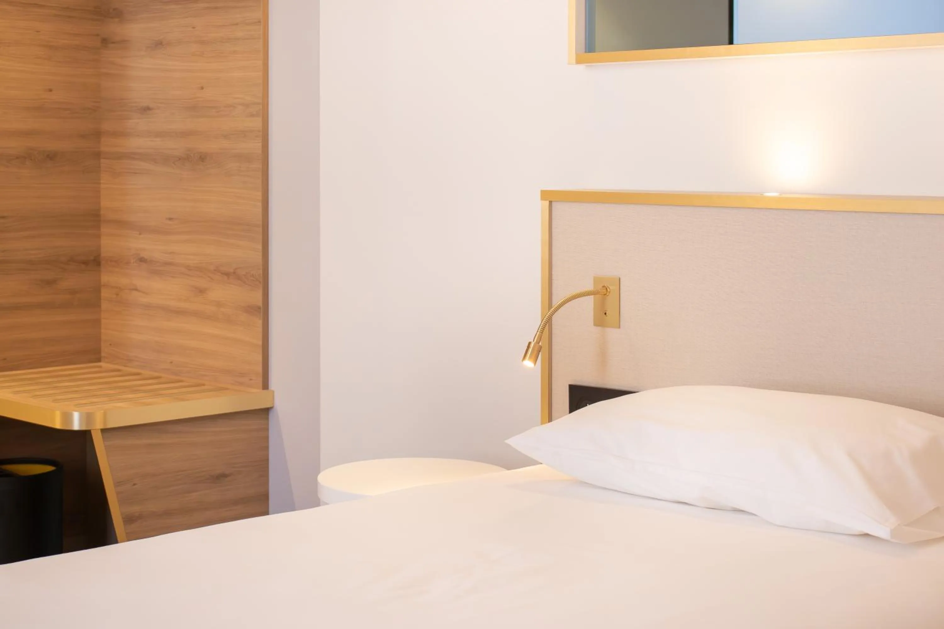 Bedroom, Bed in Brit Hotel Cahors - Le Valentré