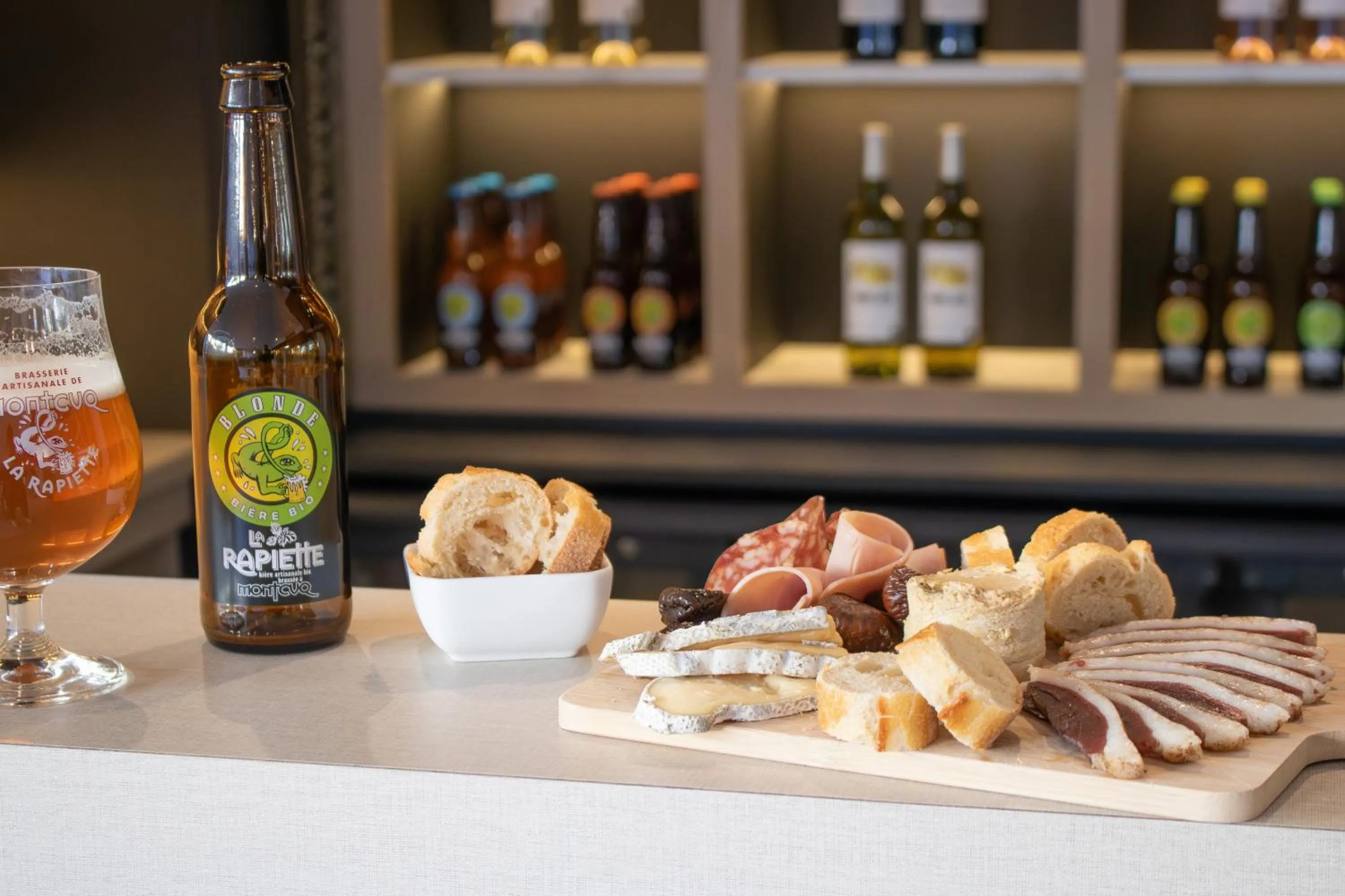 Living room in Brit Hotel Cahors - Le Valentré